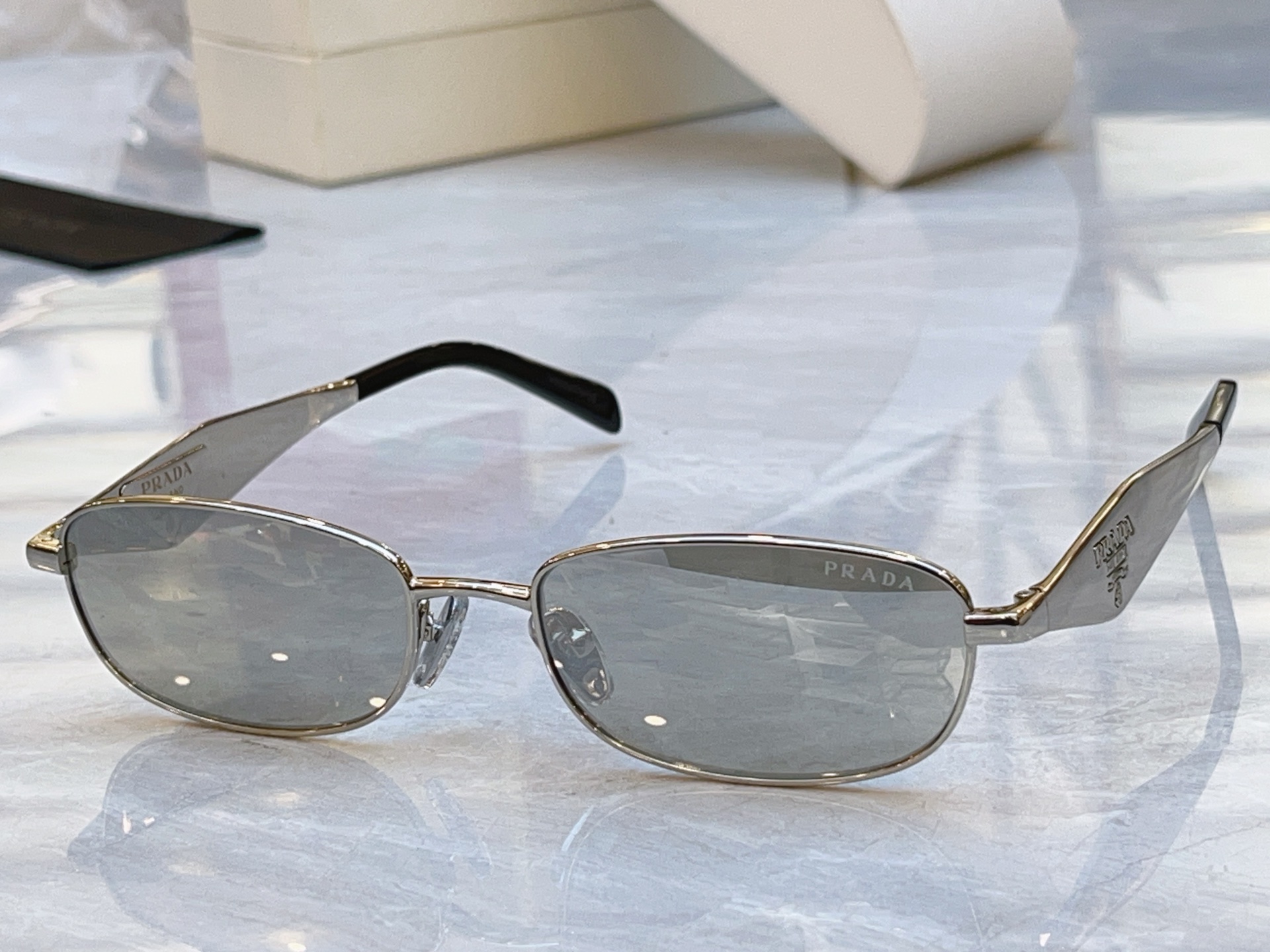 ，【PRAD*】普拉*达新款太阳镜🕶️ ，MODEL：PR D51S，SIZE：55口18-140