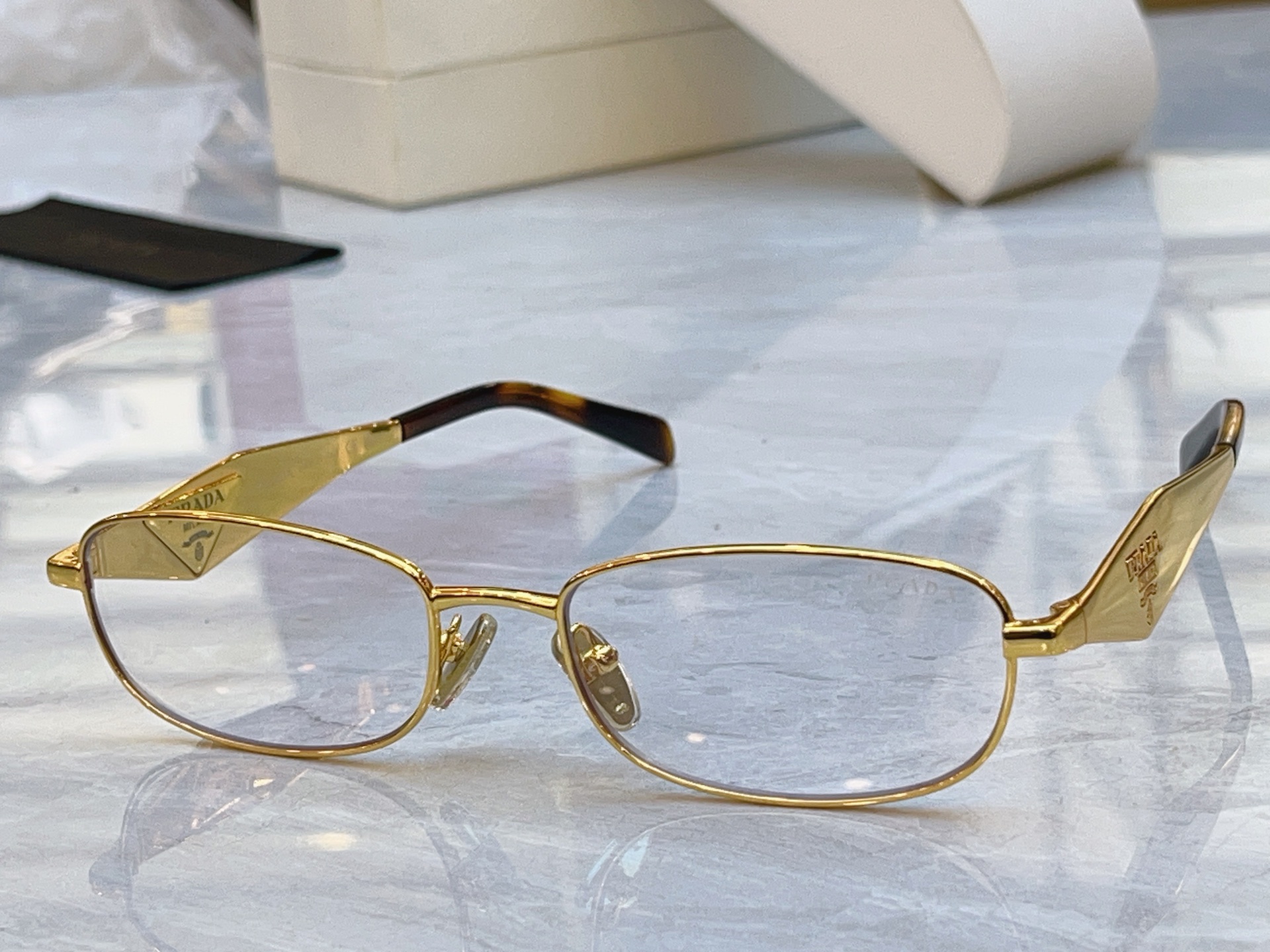 ，【PRAD*】普拉*达新款太阳镜🕶️ ，MODEL：PR D51S，SIZE：55口18-140