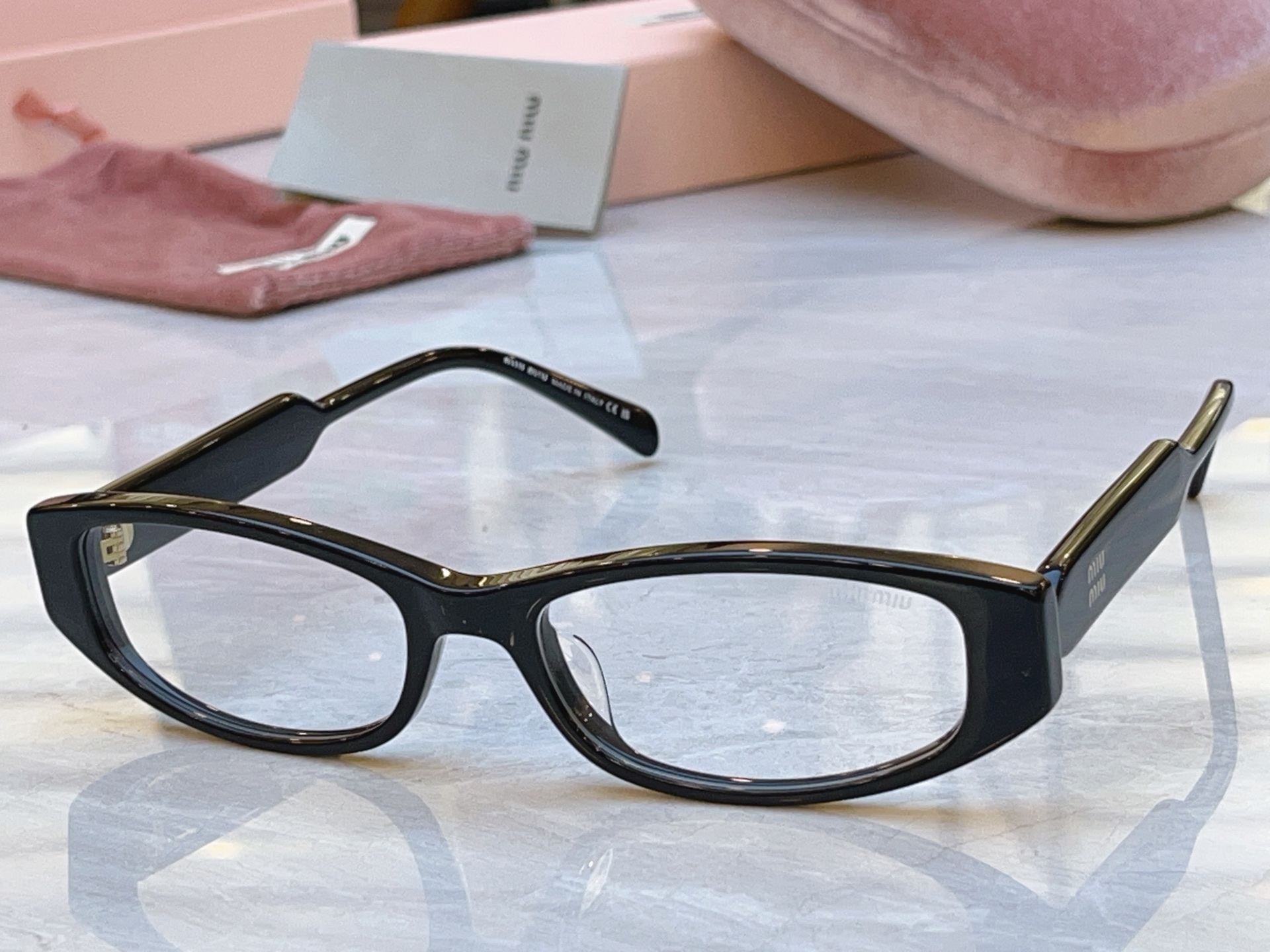 ，【MIUMI*】缪*缪新款太阳镜，Mod:MU 06ZV，SIZE:52口19-140