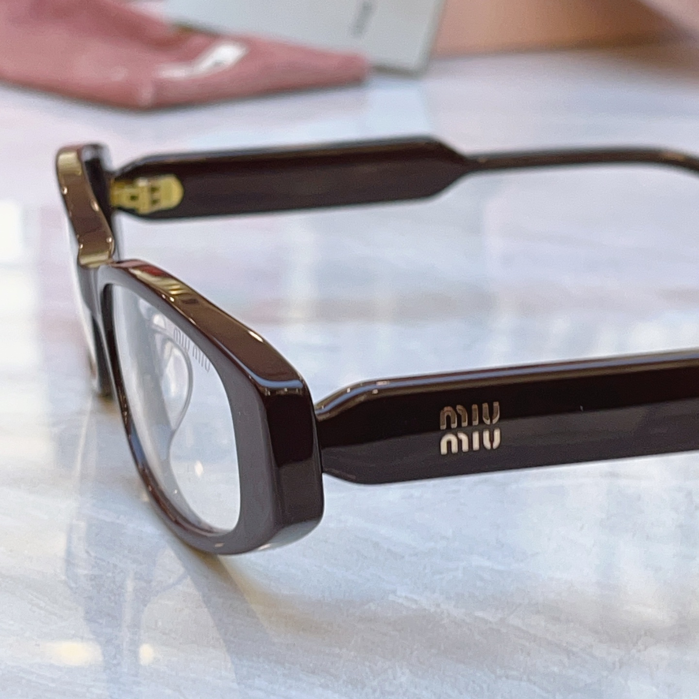 ，【MIUMI*】缪*缪新款太阳镜，Mod:MU 06ZV，SIZE:52口19-140
