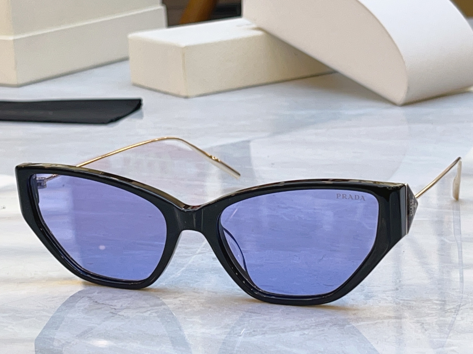 ，【PRAD*】普拉*达新款太阳镜🕶️ ，MODEL：PR D69S，SIZE：57口19-135