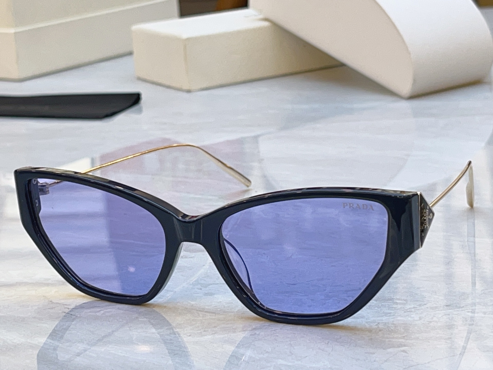 ，【PRAD*】普拉*达新款太阳镜🕶️ ，MODEL：PR D69S，SIZE：57口19-135