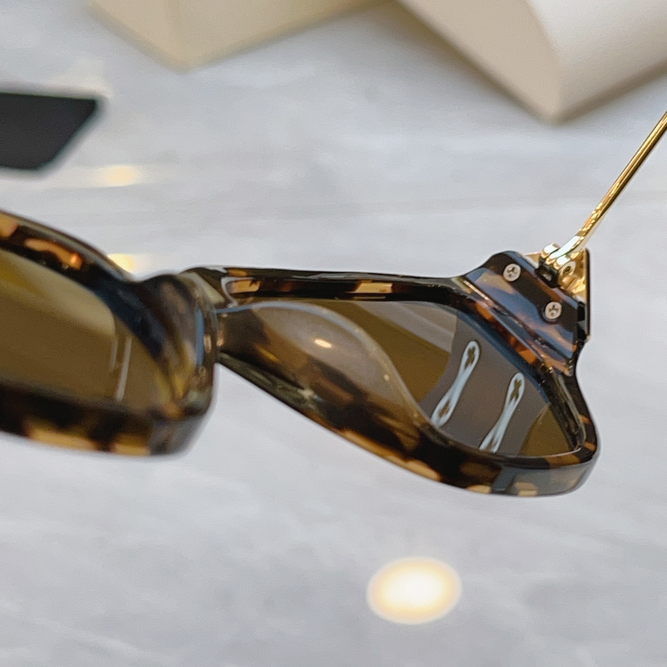 ，【PRAD*】普拉*达新款太阳镜🕶️ ，MODEL：PR D69S，SIZE：57口19-135