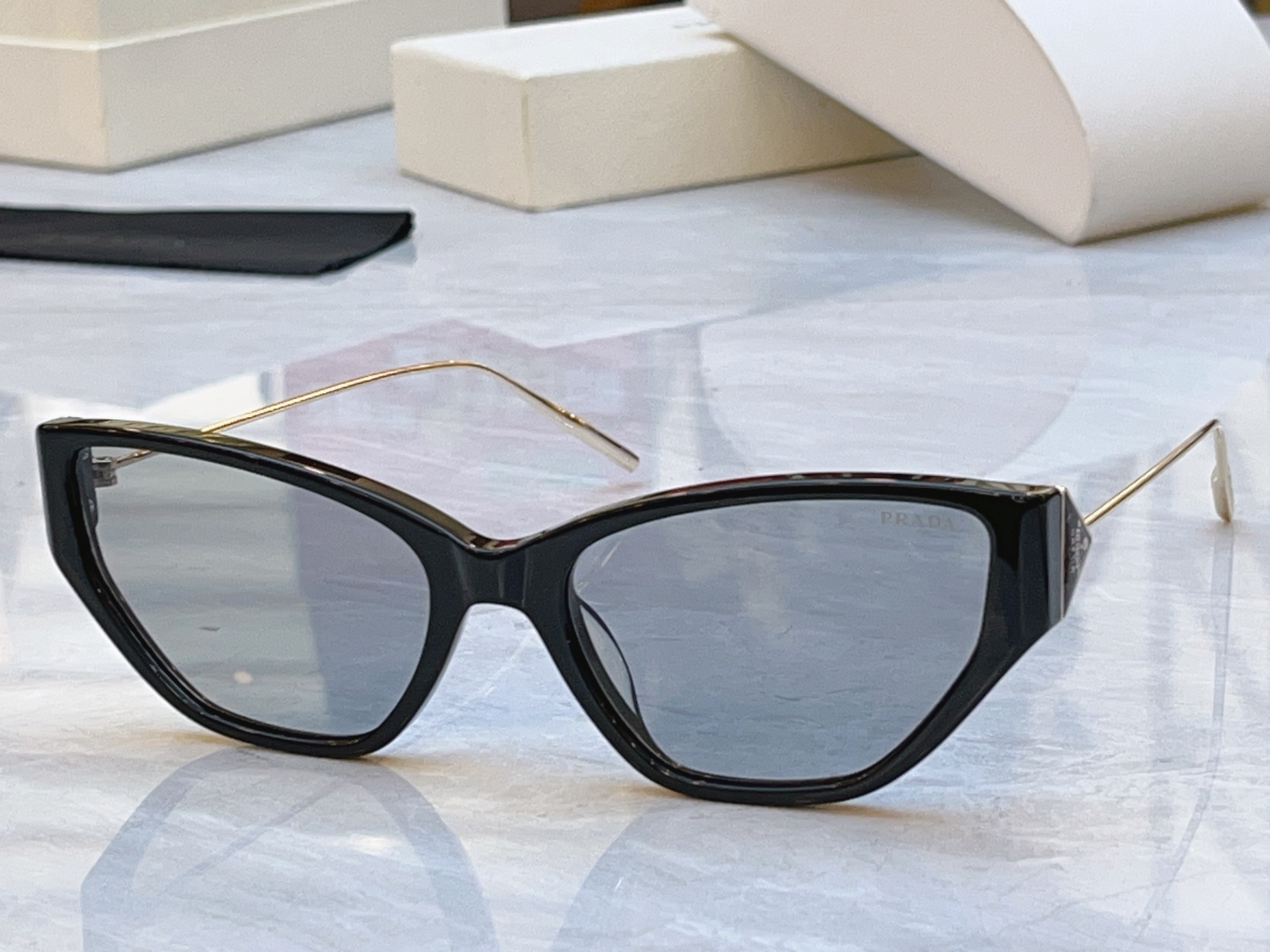 ，【PRAD*】普拉*达新款太阳镜🕶️ ，MODEL：PR D69S，SIZE：57口19-135