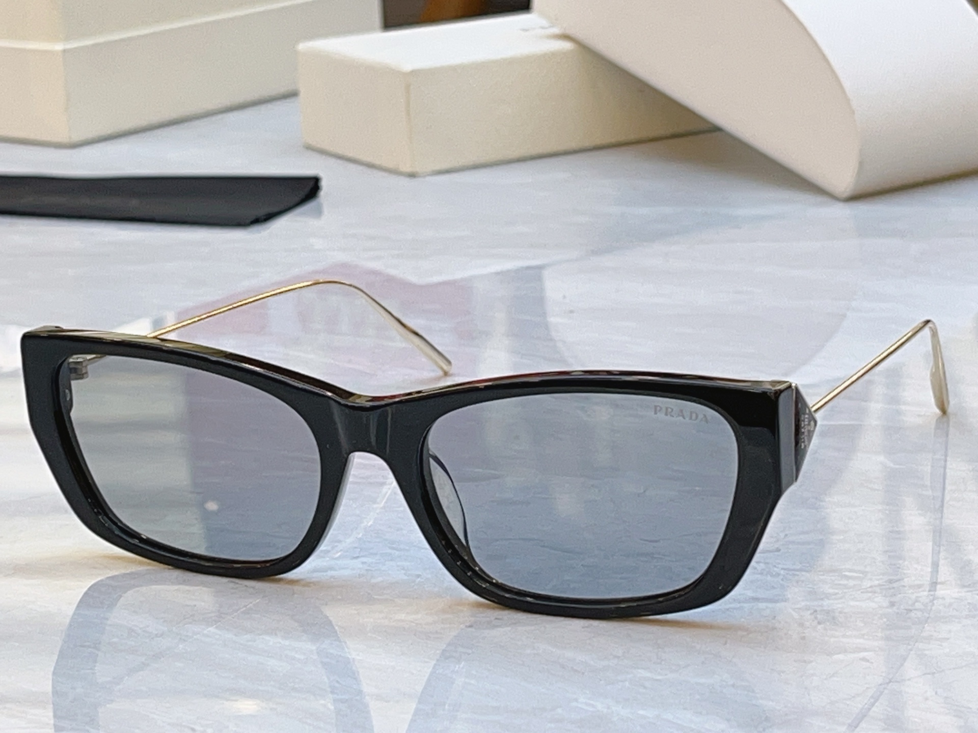 ，【PRAD*】普拉*达新款太阳镜🕶️ ，MODEL：PR D68S，SIZE：56口19-135