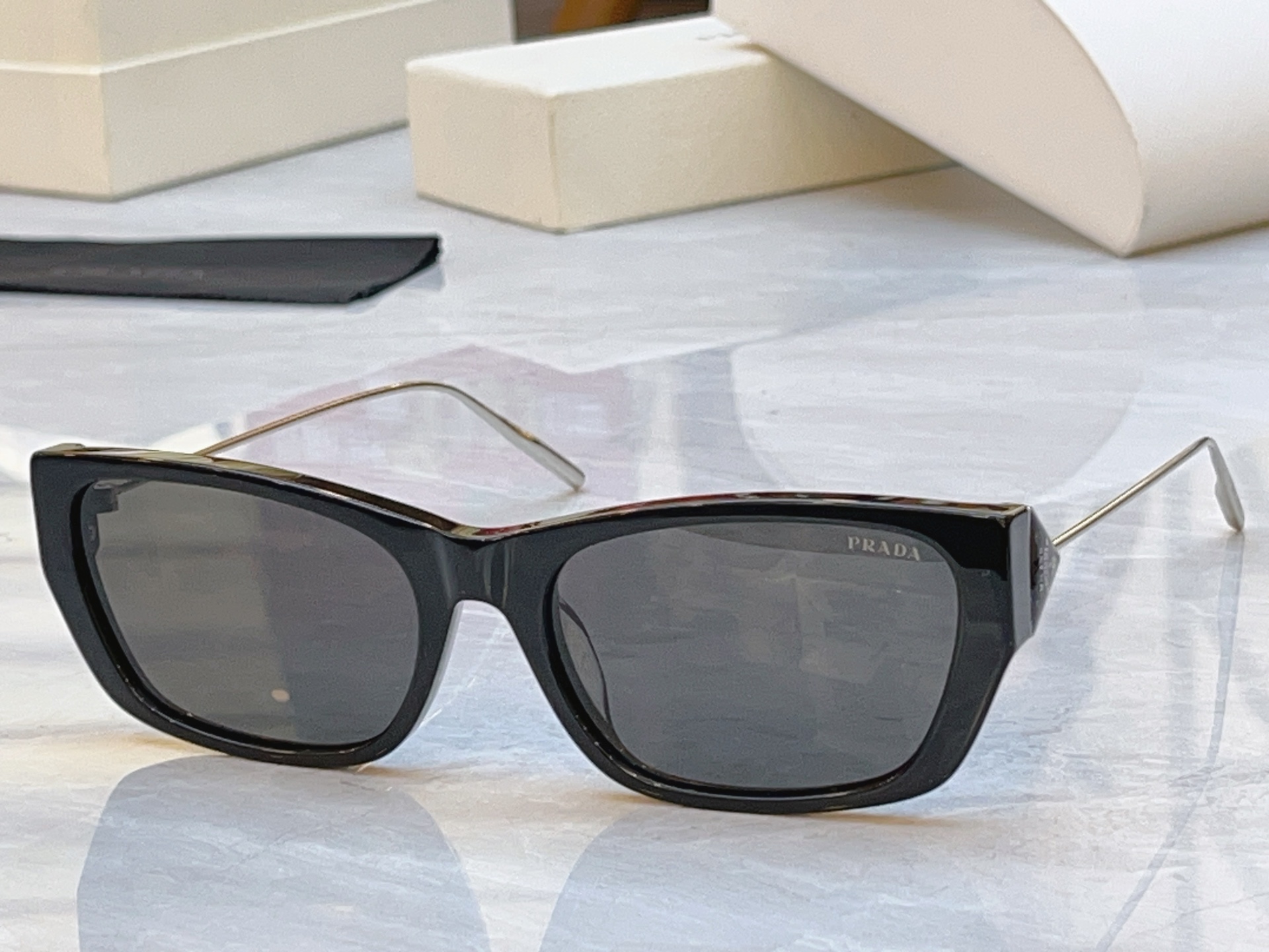，【PRAD*】普拉*达新款太阳镜🕶️ ，MODEL：PR D68S，SIZE：56口19-135