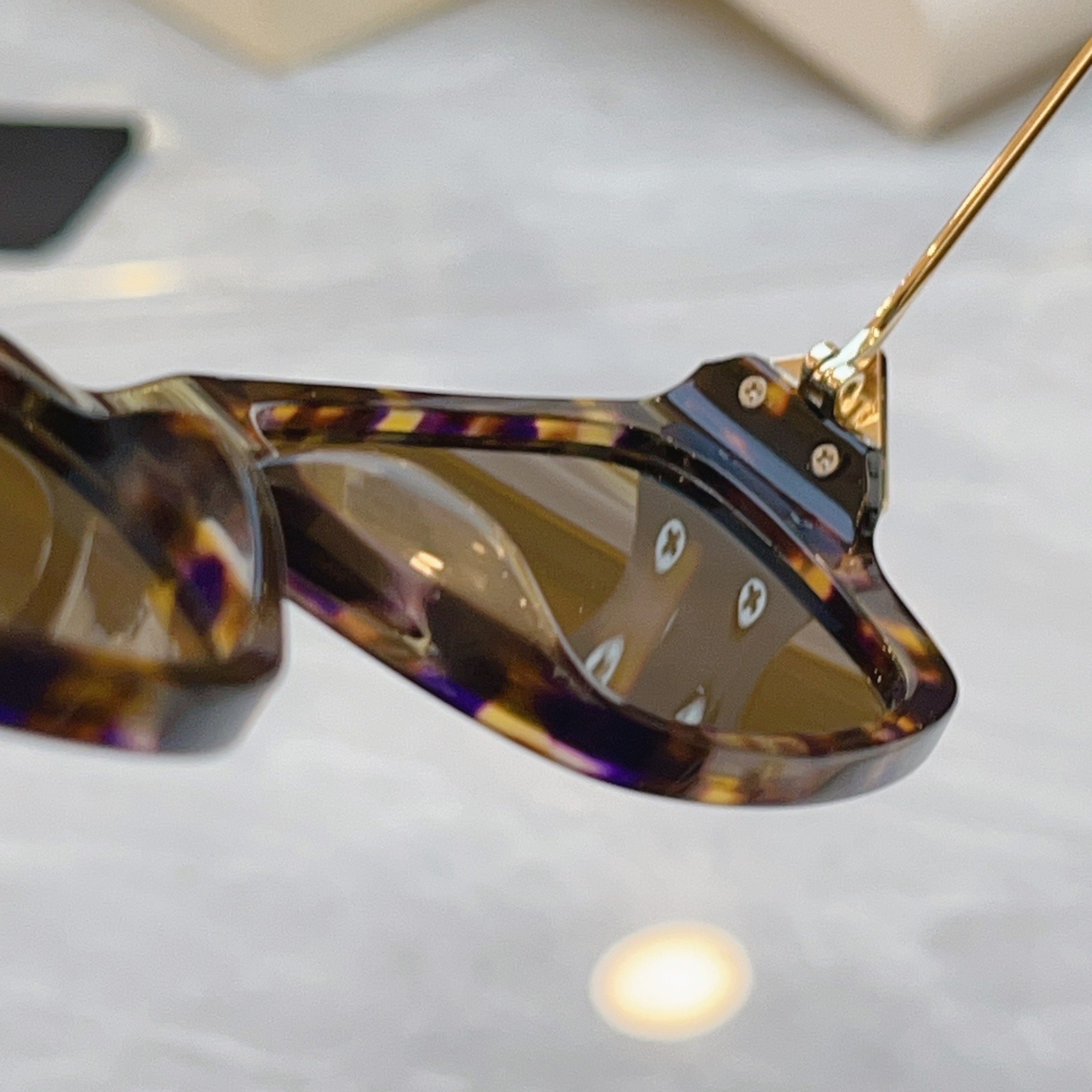 ，【PRAD*】普拉*达新款太阳镜🕶️ ，MODEL：PR D68S，SIZE：56口19-135
