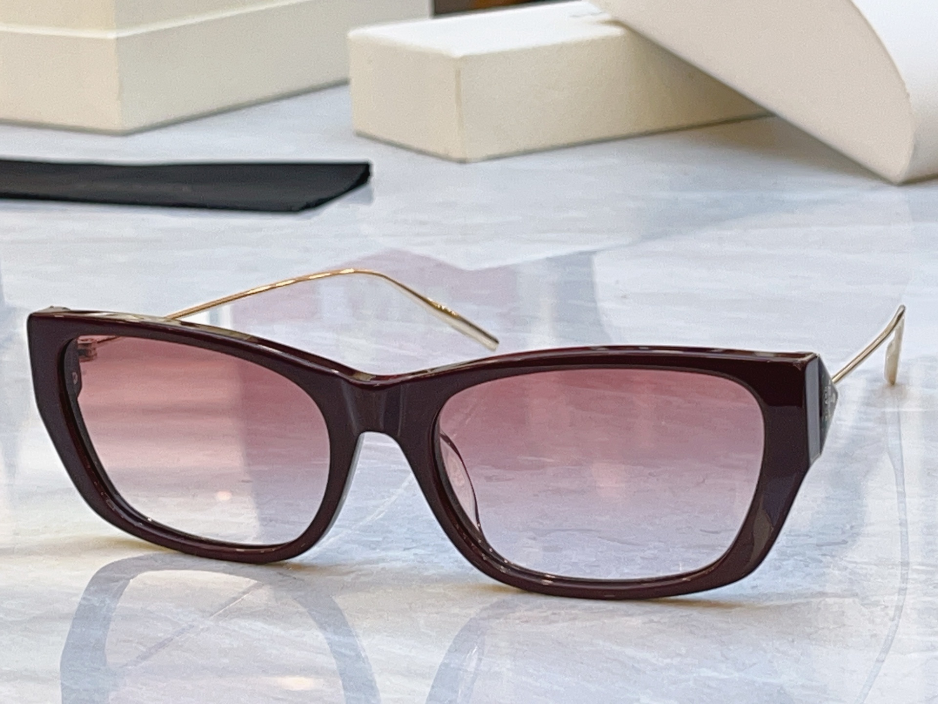 ，【PRAD*】普拉*达新款太阳镜🕶️ ，MODEL：PR D68S，SIZE：56口19-135