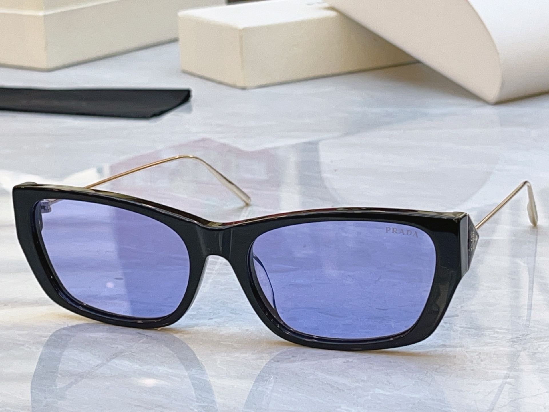 ，【PRAD*】普拉*达新款太阳镜🕶️ ，MODEL：PR D68S，SIZE：56口19-135