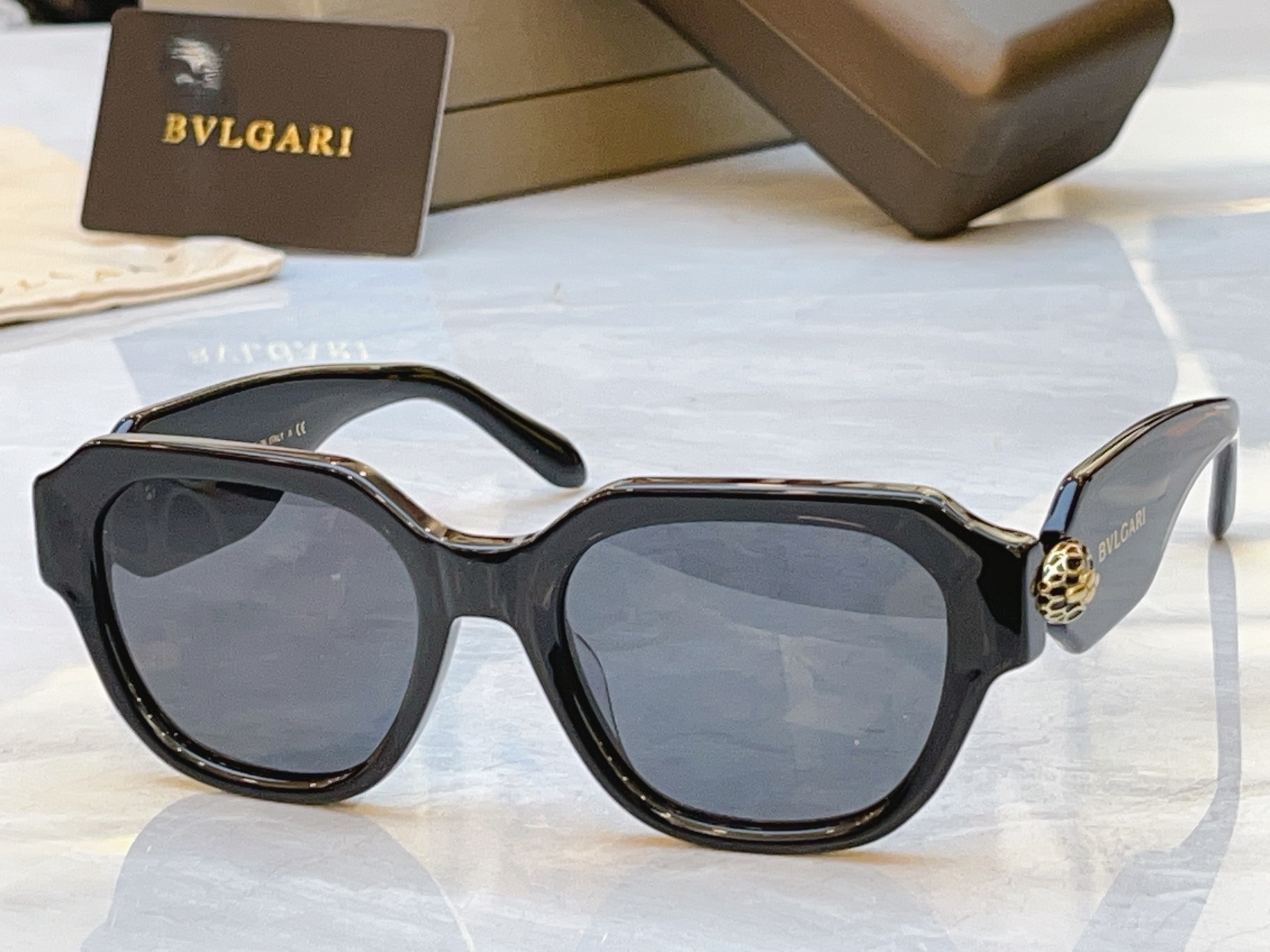 ，【BVLGA*】宝格*丽新款太阳镜，MODEL：BV 7100，SIZE：52口19-145
