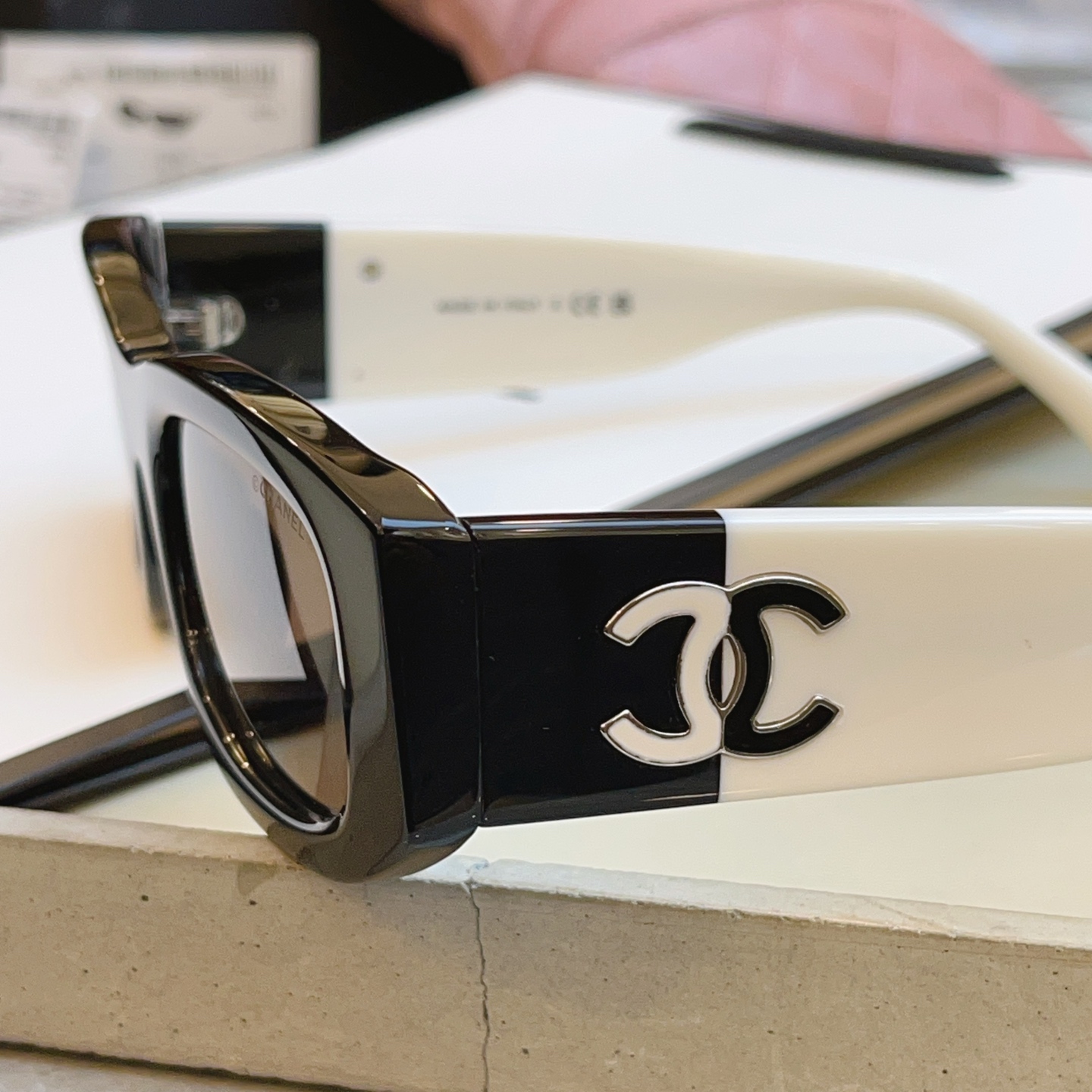 ，【CHANE*】香奈儿新款太阳镜🕶️，高版本，MODEL：CH5525，SIZE：52口19-140