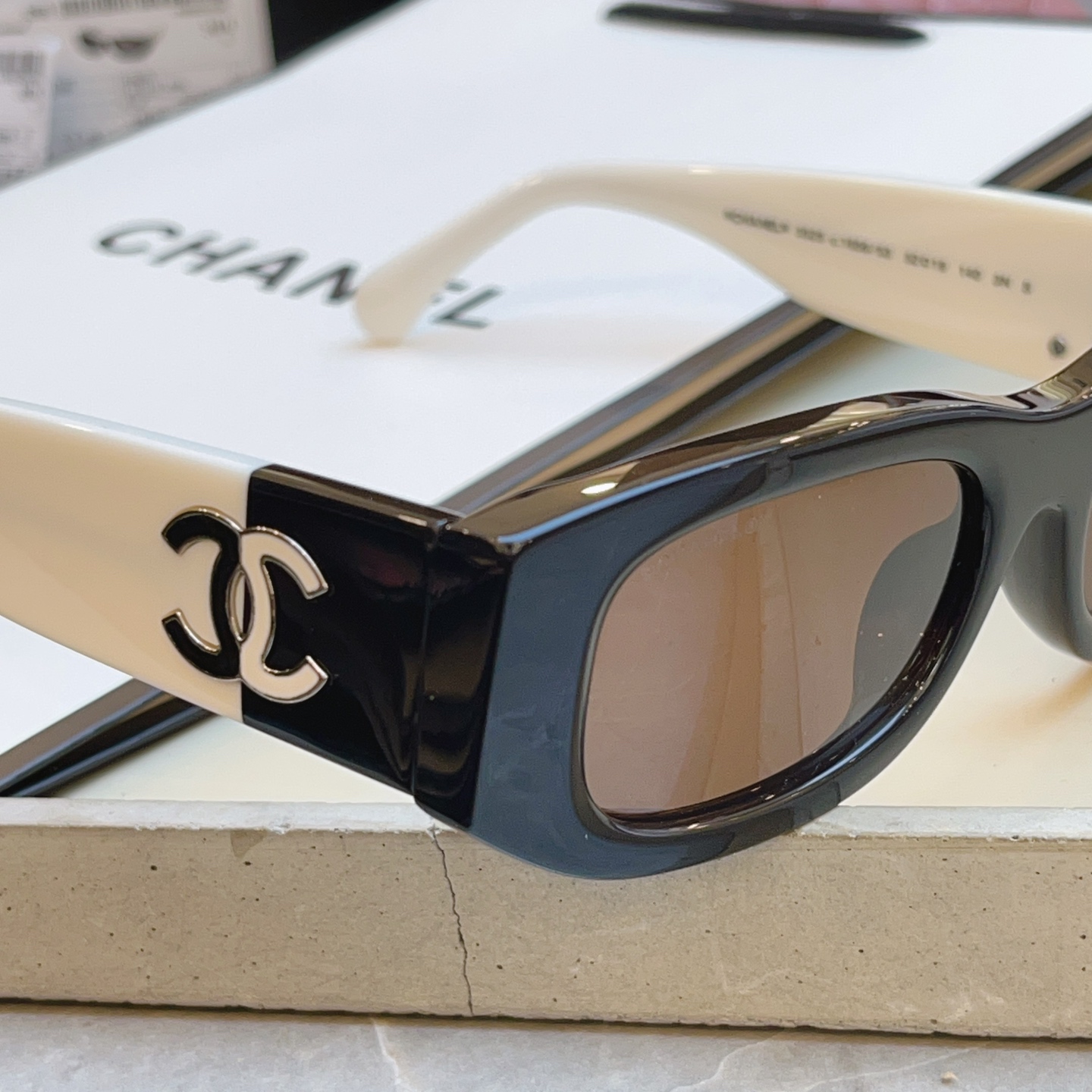 ，【CHANE*】香奈儿新款太阳镜🕶️，高版本，MODEL：CH5525，SIZE：52口19-140