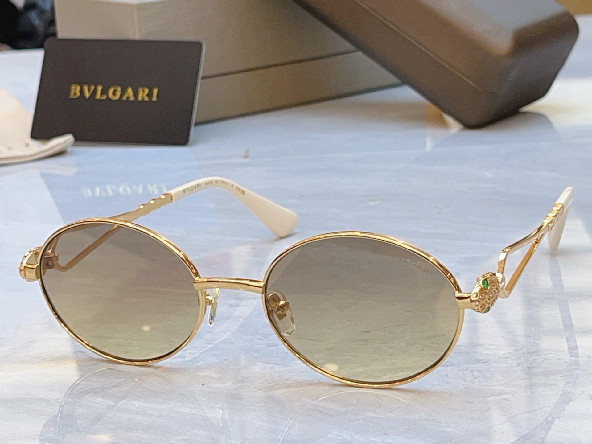 ，【BVLGA*】宝格*丽新款太阳镜，MODEL：BV 1799LU，SIZE：56口19-142