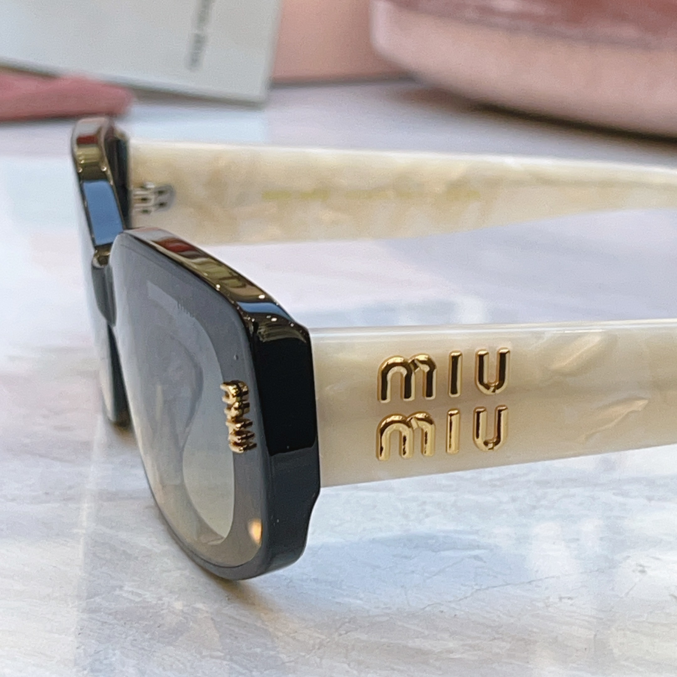 ，【MIUMI*】缪*缪新款太阳镜，Mod:MU 7394S，SIZE:63口16-145