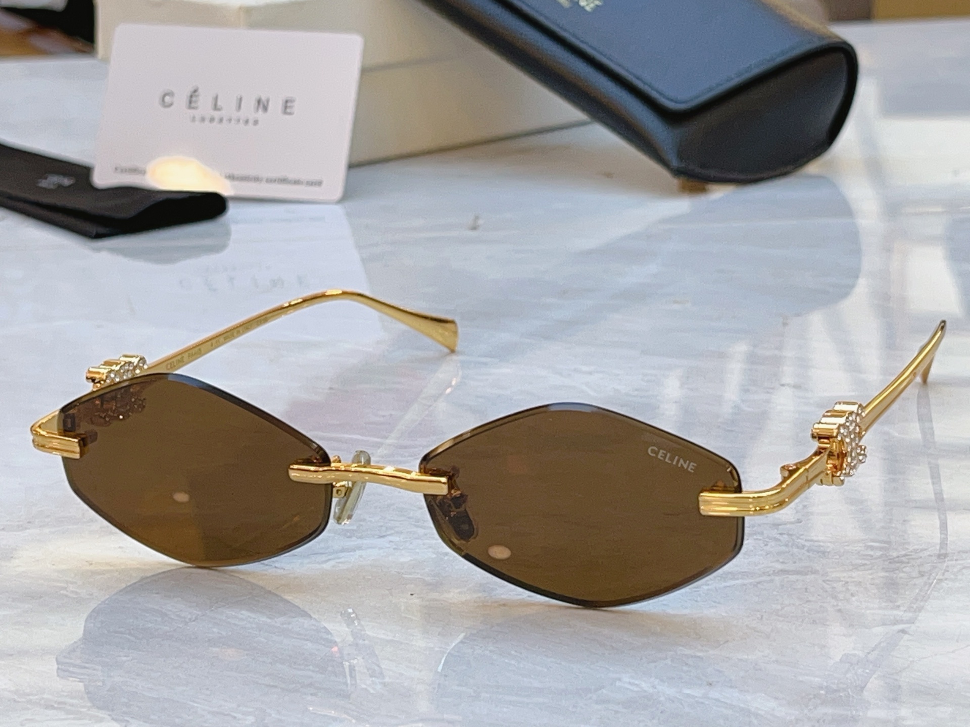 ，【CELIN*】赛*琳新款太阳镜， MODEL:CL2383U，SIZE: 57口17-145