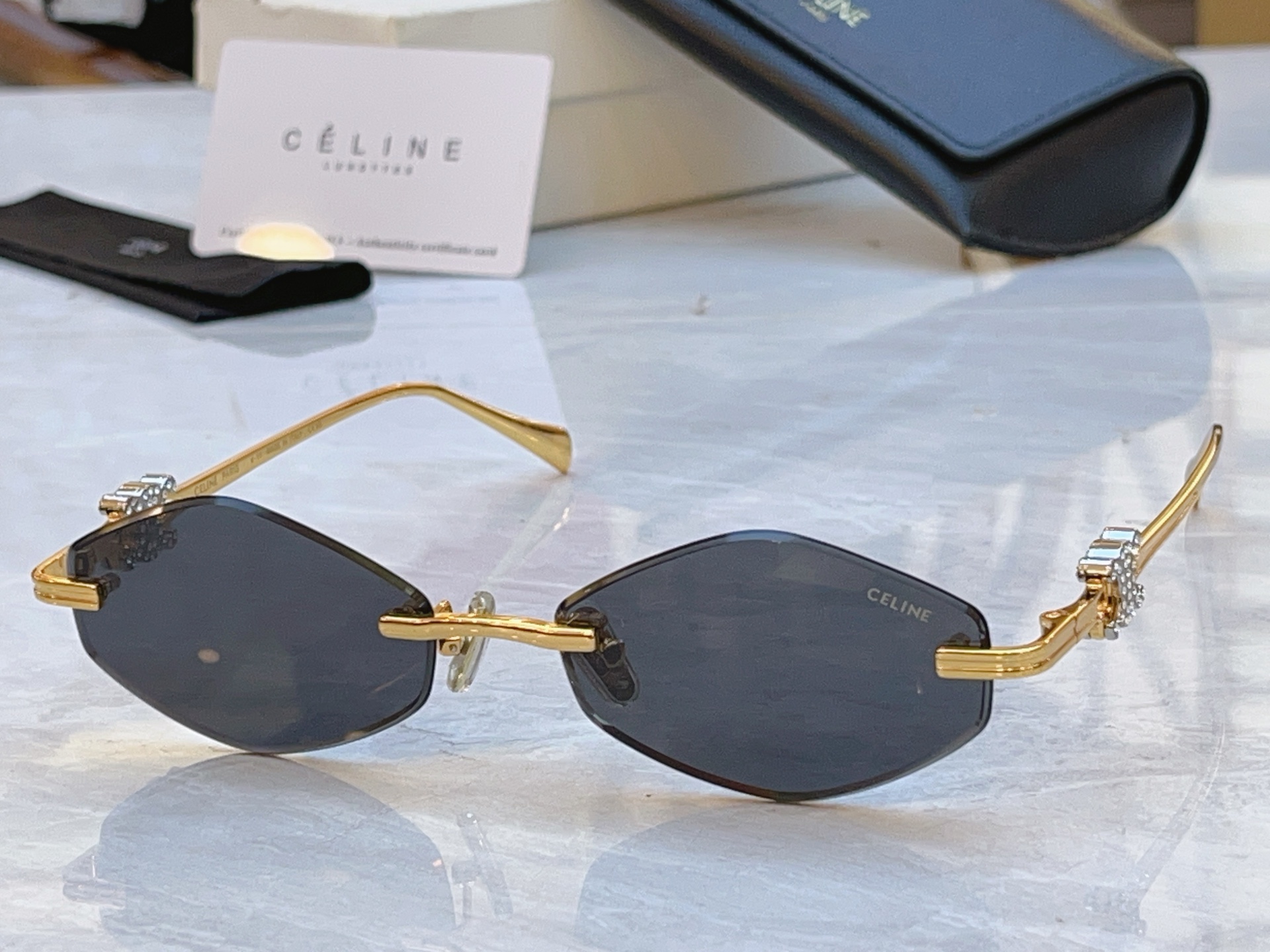 ，【CELIN*】赛*琳新款太阳镜， MODEL:CL2383U，SIZE: 57口17-145