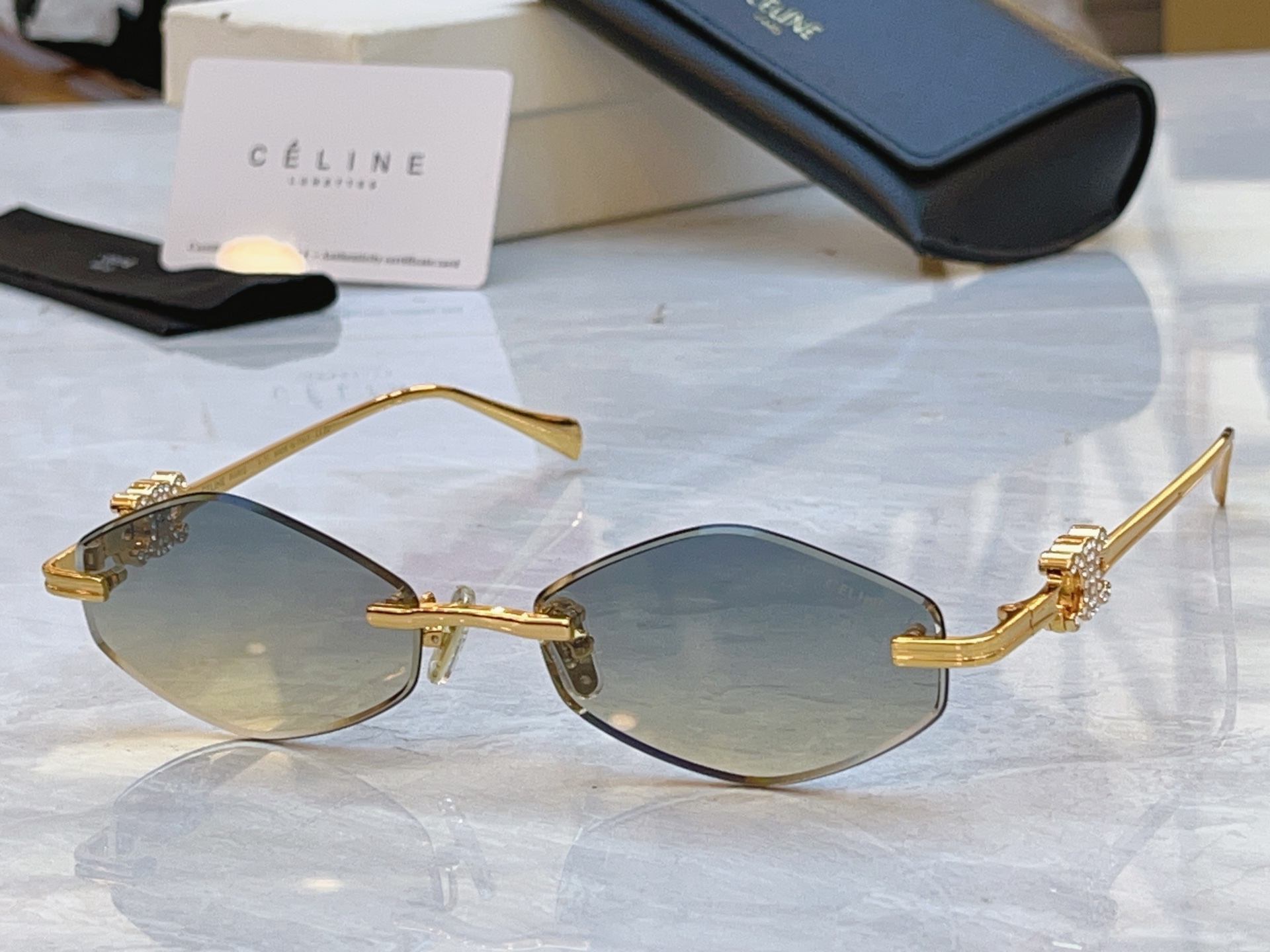 ，【CELIN*】赛*琳新款太阳镜， MODEL:CL2383U，SIZE: 57口17-145
