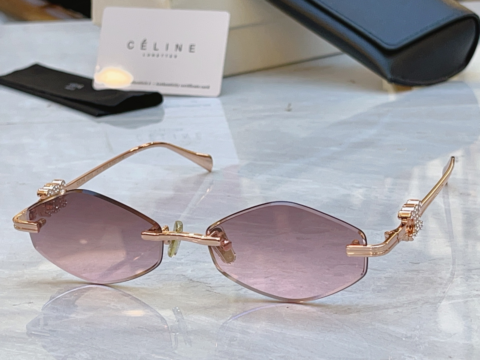 ，【CELIN*】赛*琳新款太阳镜， MODEL:CL2383U，SIZE: 57口17-145