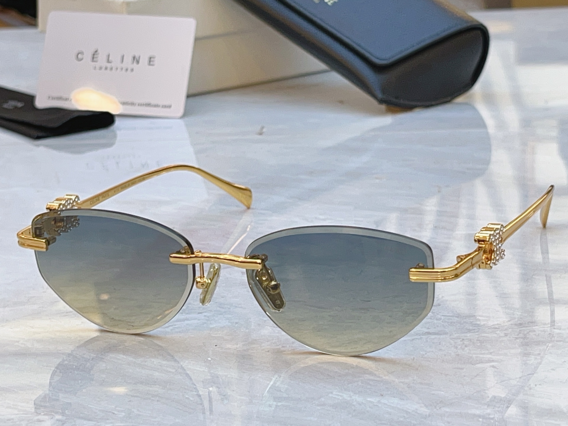 ，【CELIN*】赛*琳新款太阳镜， MODEL:CL2382U，SIZE: 57口17-145