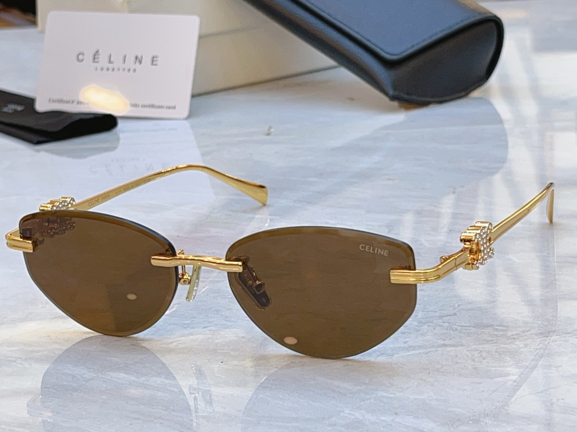 ，【CELIN*】赛*琳新款太阳镜， MODEL:CL2382U，SIZE: 57口17-145