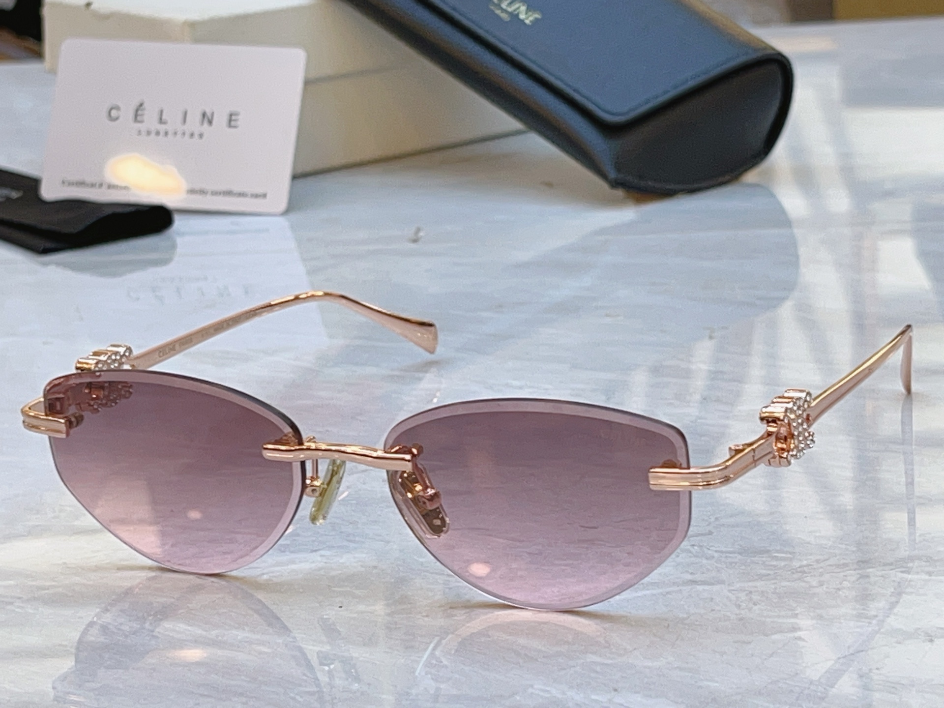 ，【CELIN*】赛*琳新款太阳镜， MODEL:CL2382U，SIZE: 57口17-145