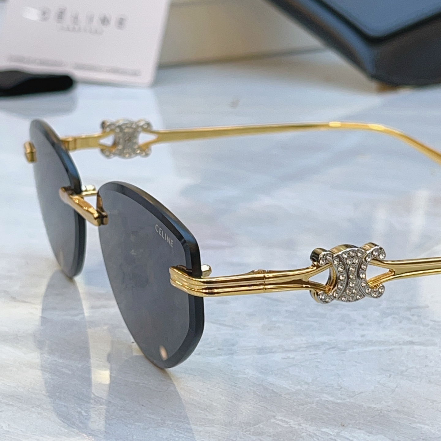 ，【CELIN*】赛*琳新款太阳镜， MODEL:CL2382U，SIZE: 57口17-145