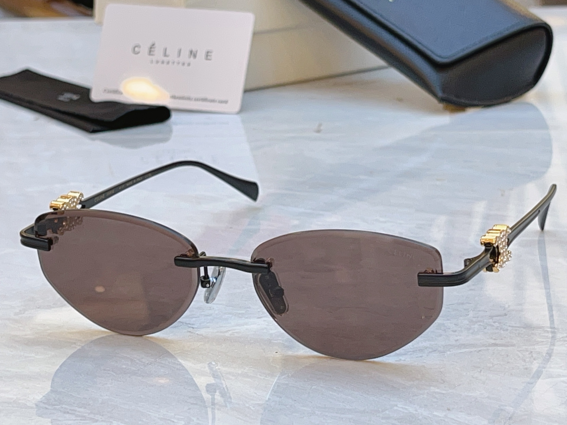 ，【CELIN*】赛*琳新款太阳镜， MODEL:CL2382U，SIZE: 57口17-145