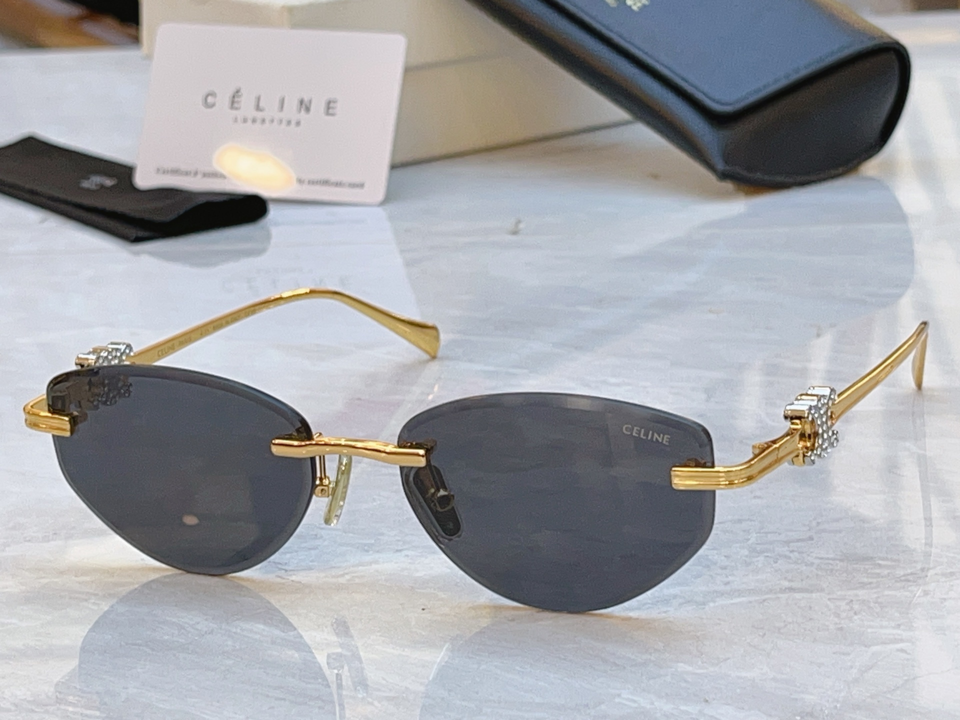 ，【CELIN*】赛*琳新款太阳镜， MODEL:CL2382U，SIZE: 57口17-145