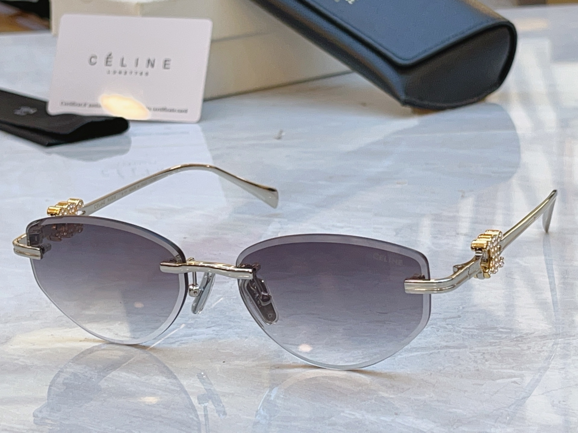 ，【CELIN*】赛*琳新款太阳镜， MODEL:CL2382U，SIZE: 57口17-145