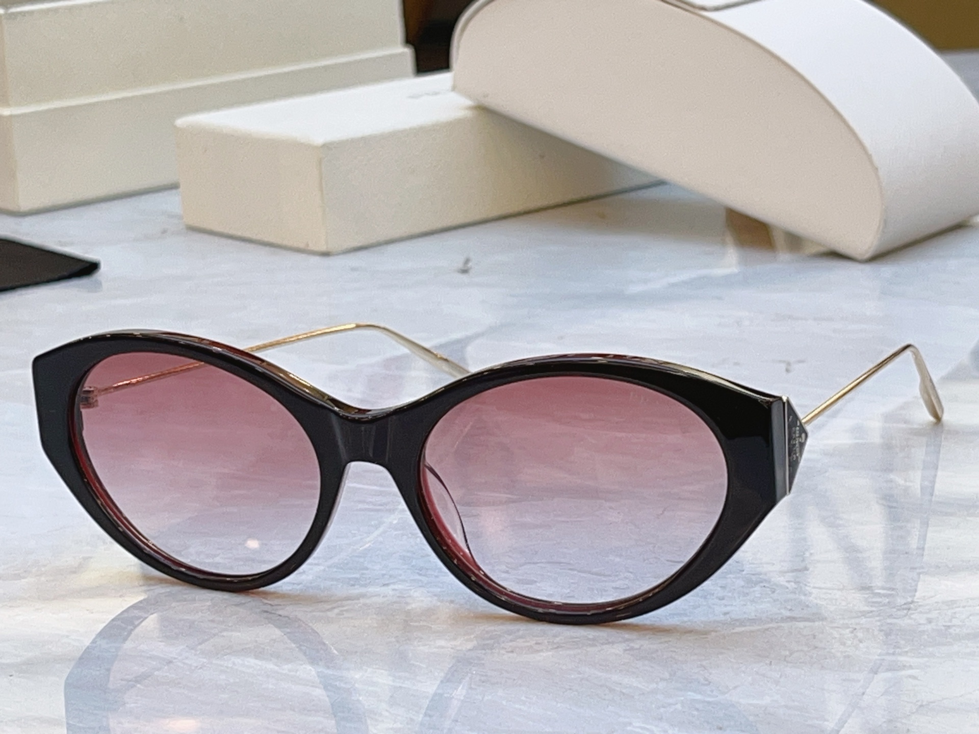 ，【PRAD*】普拉*达新款太阳镜🕶️ ，MODEL：PR D67S，SIZE：55口19-135