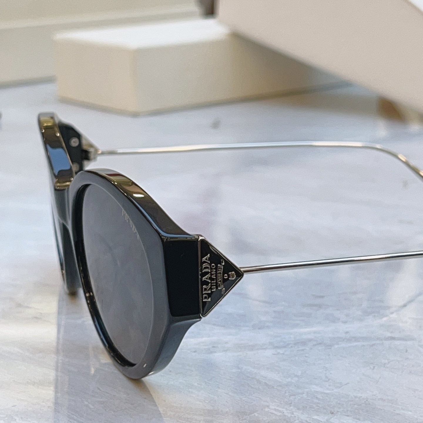 ，【PRAD*】普拉*达新款太阳镜🕶️ ，MODEL：PR D67S，SIZE：55口19-135