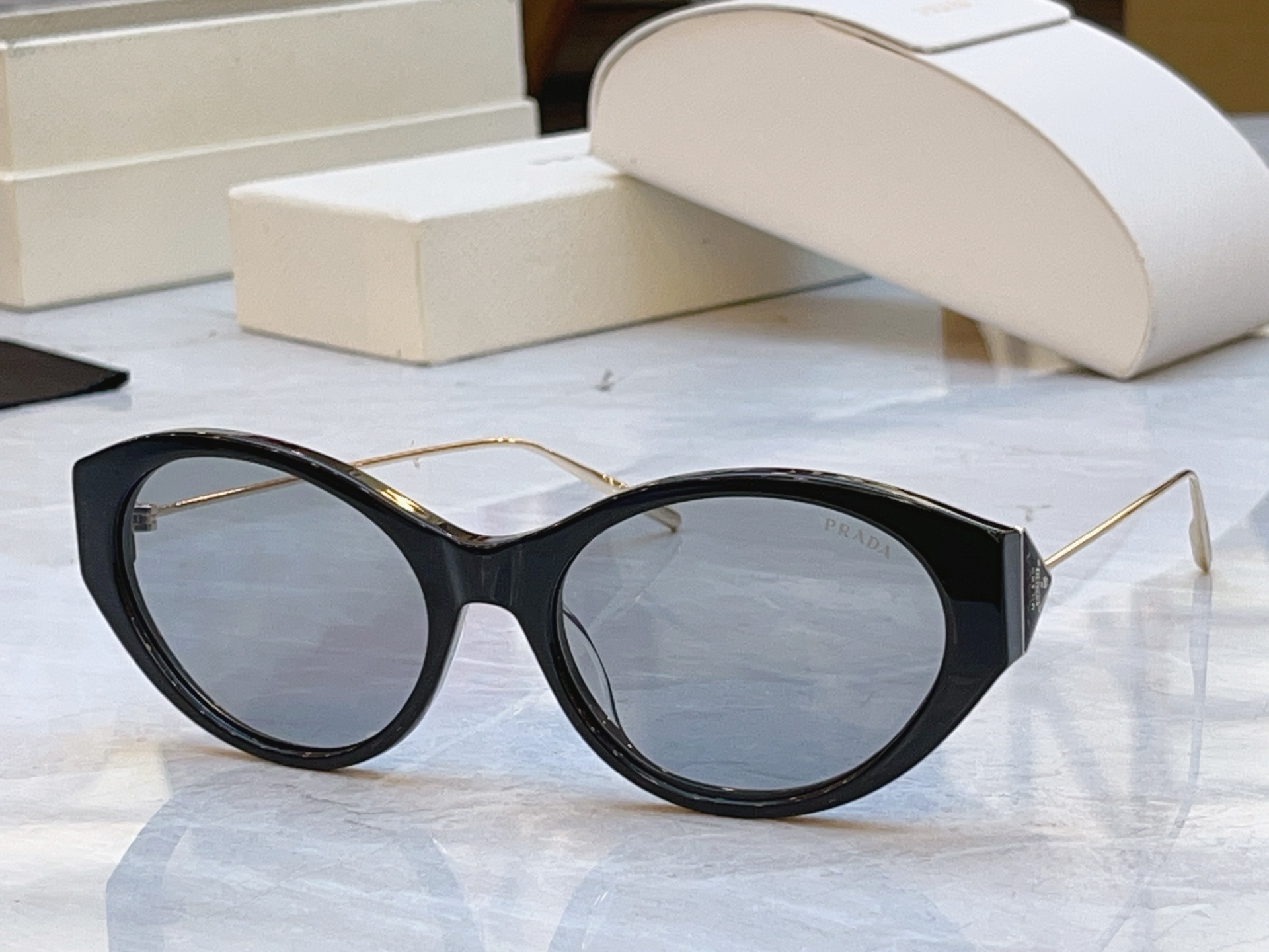 ，【PRAD*】普拉*达新款太阳镜🕶️ ，MODEL：PR D67S，SIZE：55口19-135