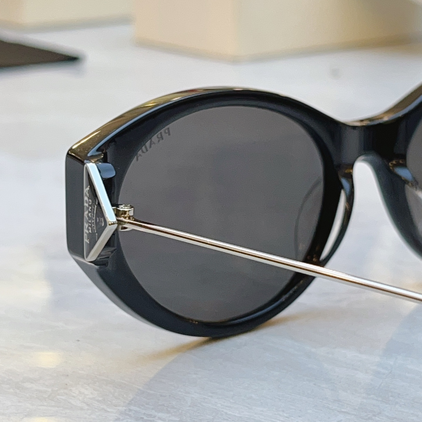 ，【PRAD*】普拉*达新款太阳镜🕶️ ，MODEL：PR D67S，SIZE：55口19-135