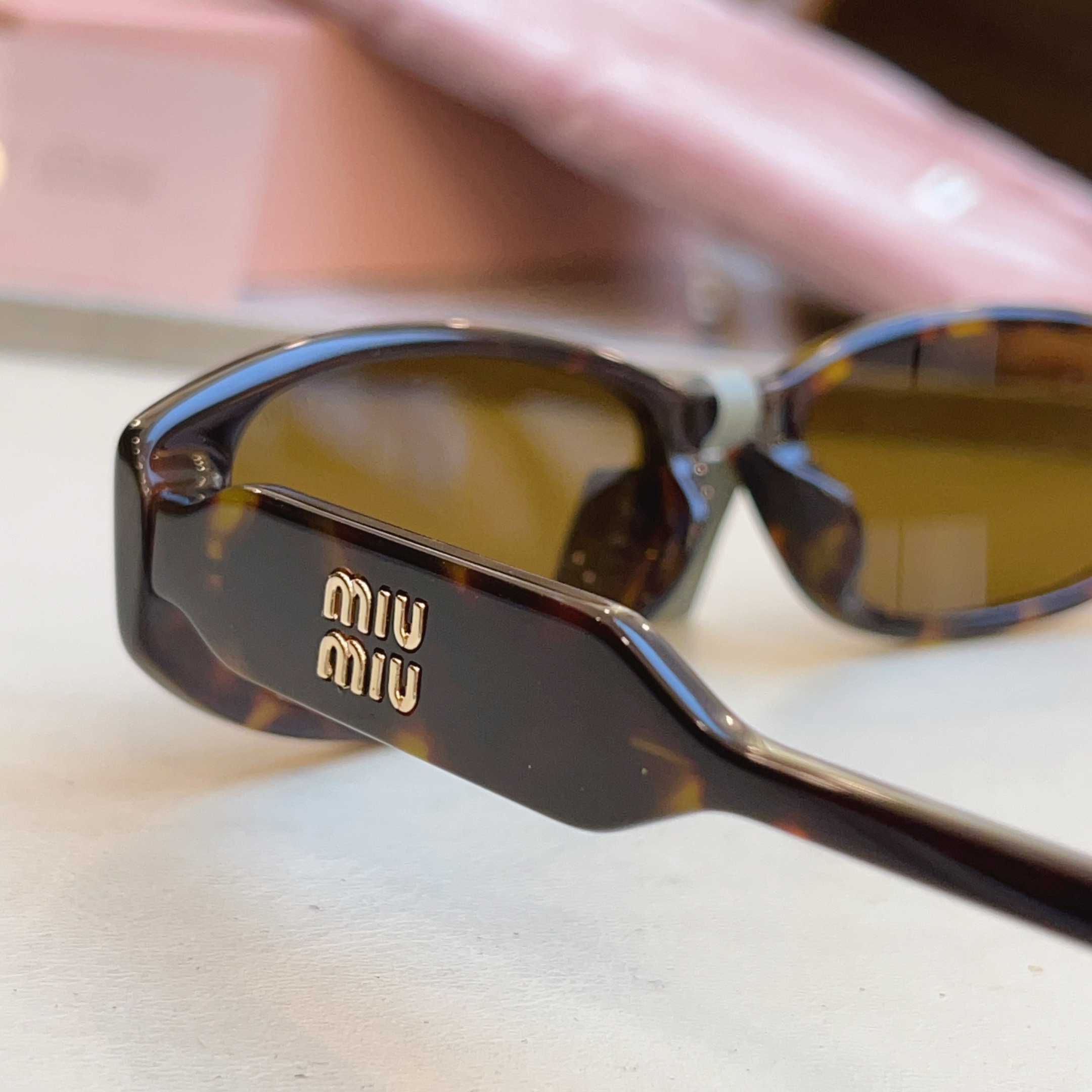 ，【MIUMI*】缪*缪新款太阳镜 高版本✨，Mod:MU 06ZV，SIZE:54口18-140