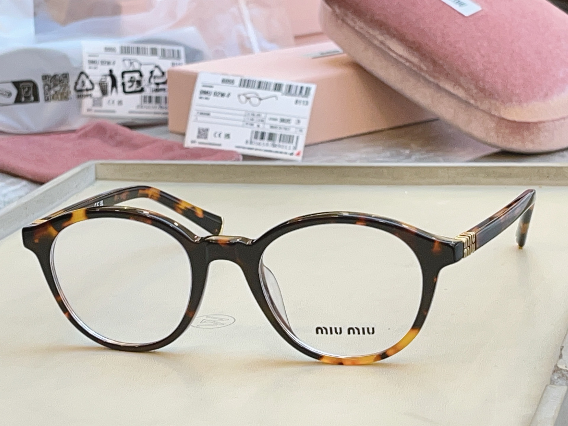 ，【MIUMI*】缪*缪新款太阳镜 高版本✨，Mod:MU 06ZV，SIZE:54口18-140