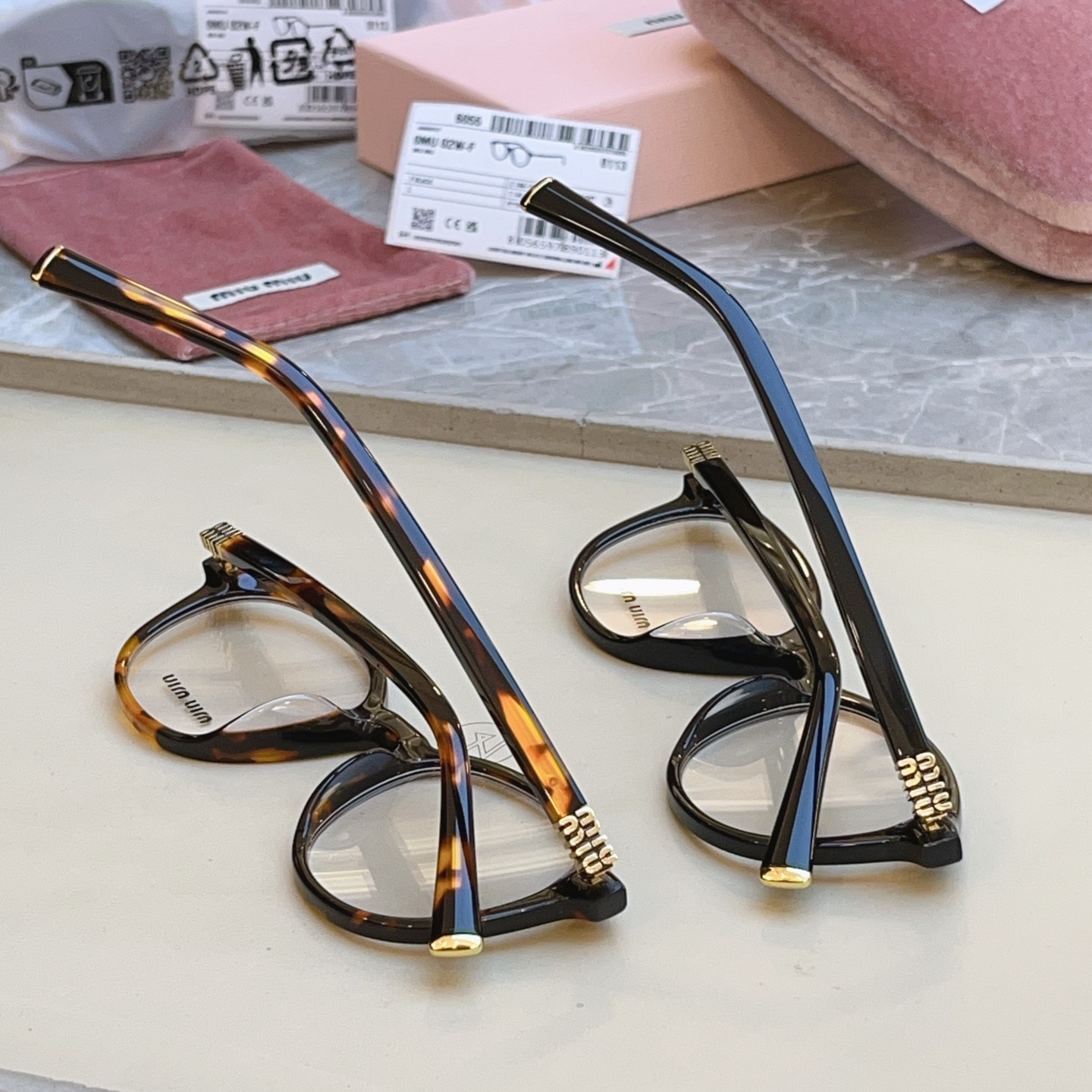 ，【MIUMI*】缪*缪新款太阳镜 高版本✨，Mod:MU 06ZV，SIZE:54口18-140