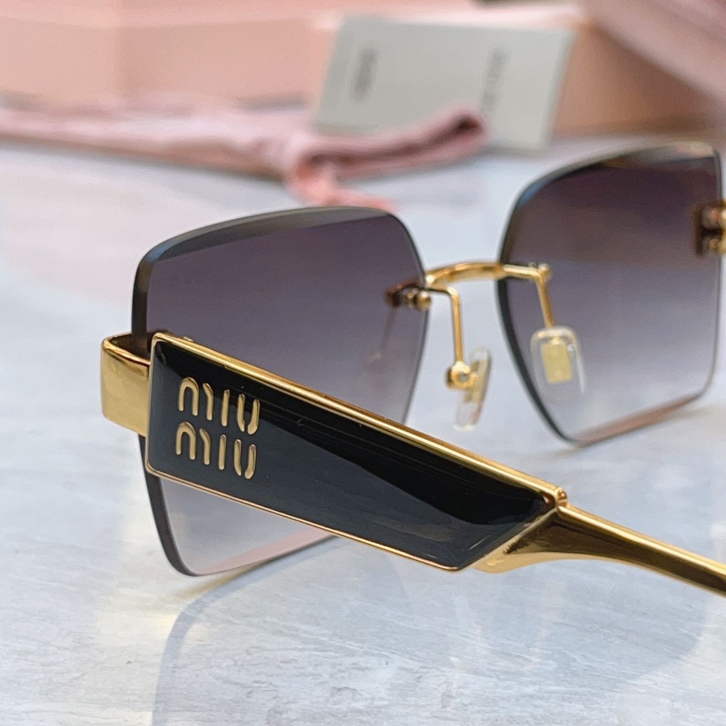 ，【MIUMI*】缪*缪新款太阳镜，Mod:MU 1711LV，SIZE:57口17-145