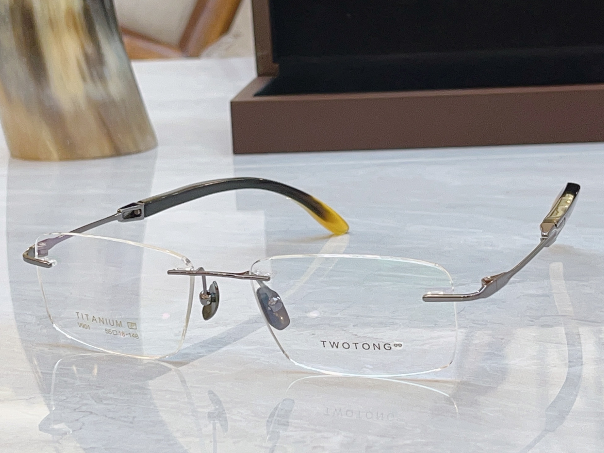 ，【TWOTONG】新款眼镜架，MODEL：V901，SIZE：55口18-148，钛框 牛角镜腿✨【配木盒+袋+牛角护