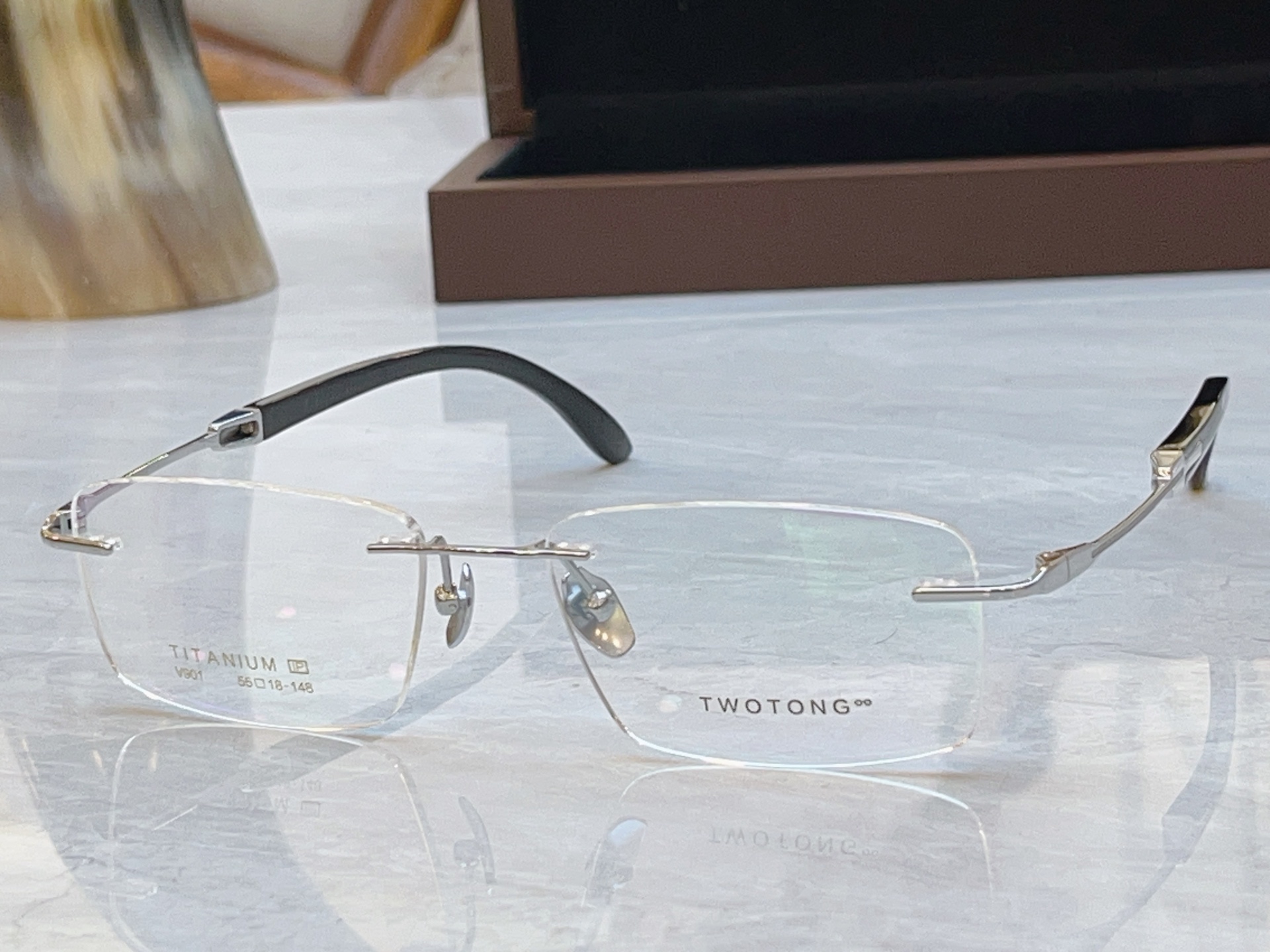 ，【TWOTONG】新款眼镜架，MODEL：V901，SIZE：55口18-148，钛框 牛角镜腿✨【配木盒+袋+牛角护