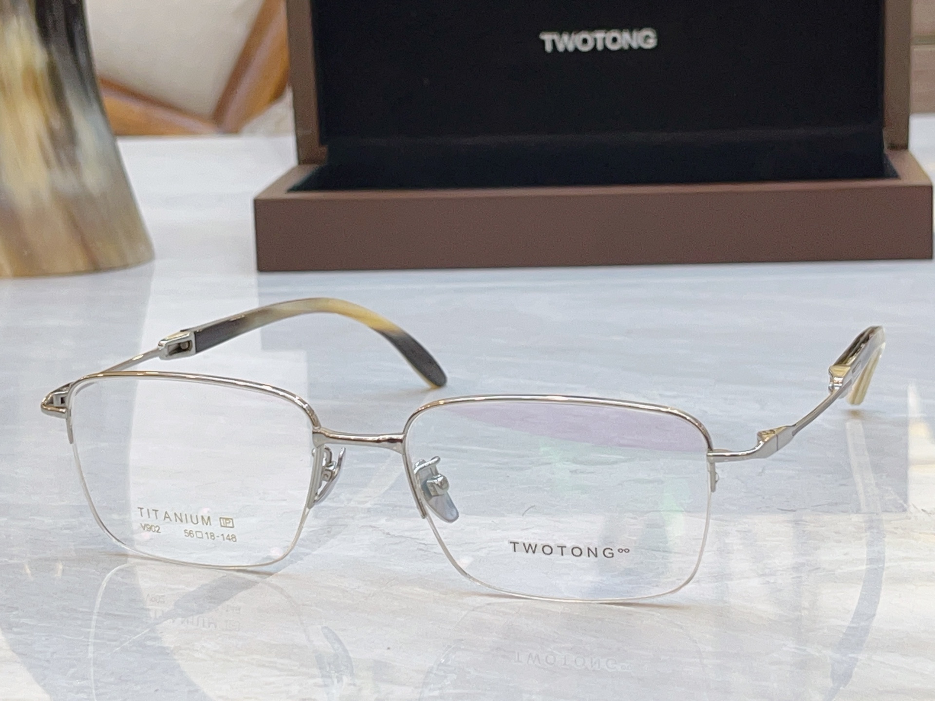 ，【TWOTONG】新款眼镜架，MODEL：V902，SIZE：56口18-146，钛框 牛角镜腿✨【配木盒+袋+牛角护