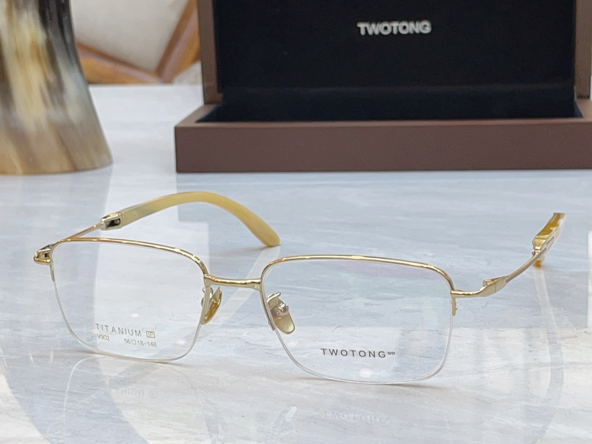 ，【TWOTONG】新款眼镜架，MODEL：V902，SIZE：56口18-146，钛框 牛角镜腿✨【配木盒+袋+牛角护