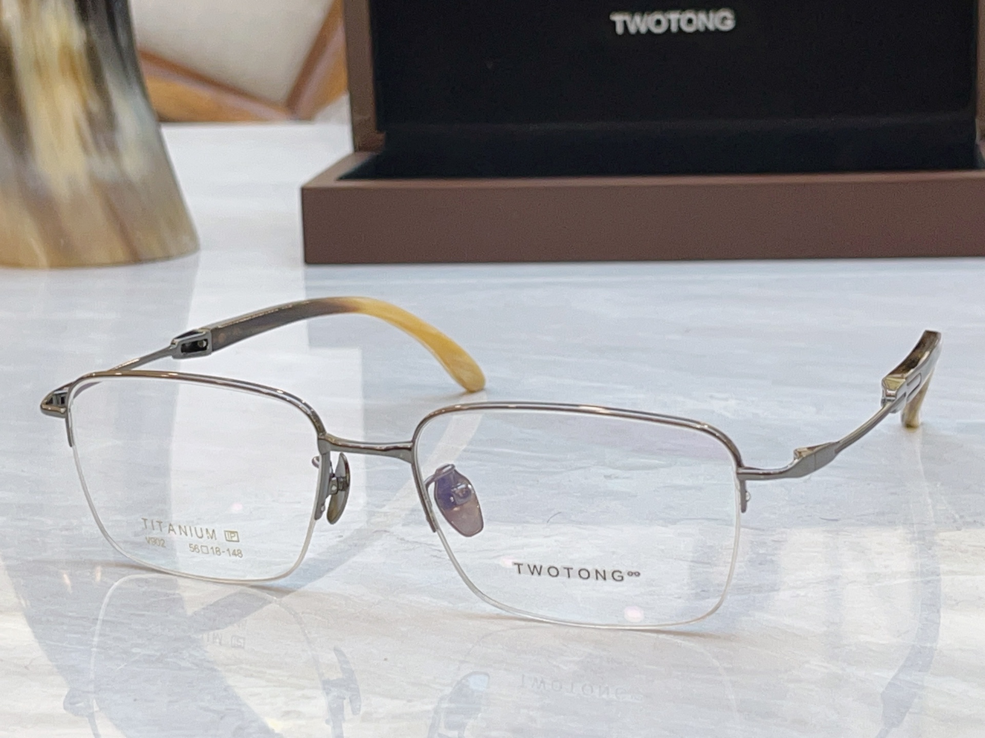 ，【TWOTONG】新款眼镜架，MODEL：V902，SIZE：56口18-146，钛框 牛角镜腿✨【配木盒+袋+牛角护