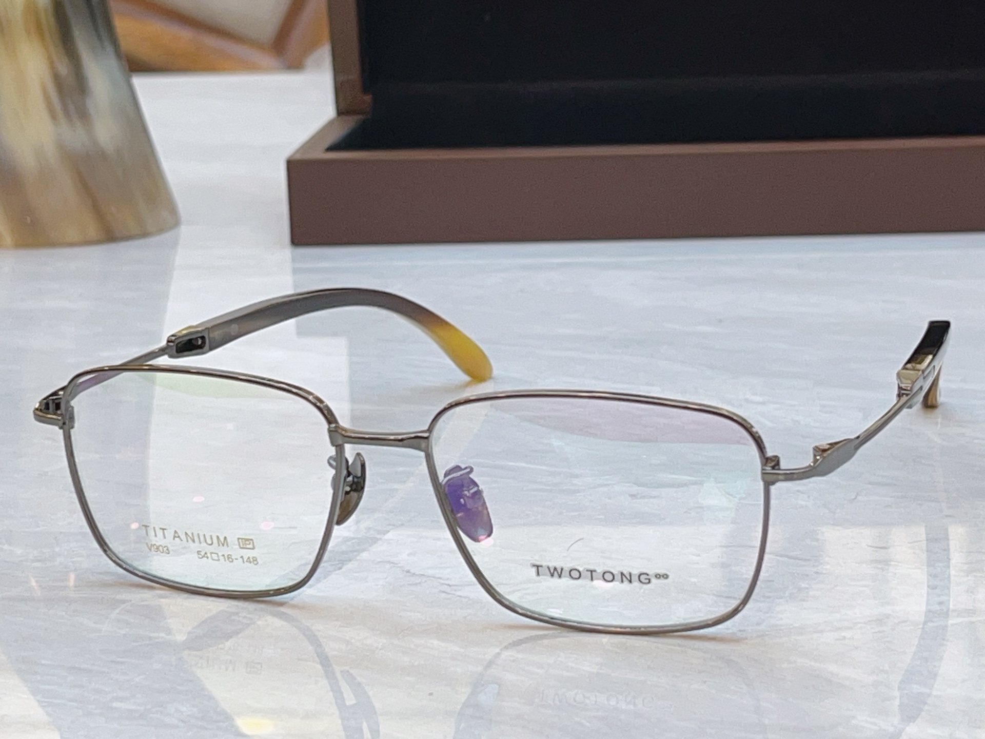 ，【TWOTONG】新款眼镜架，MODEL：V903，SIZE：54口16-148，钛框 牛角镜腿✨【配木盒+袋+牛角护