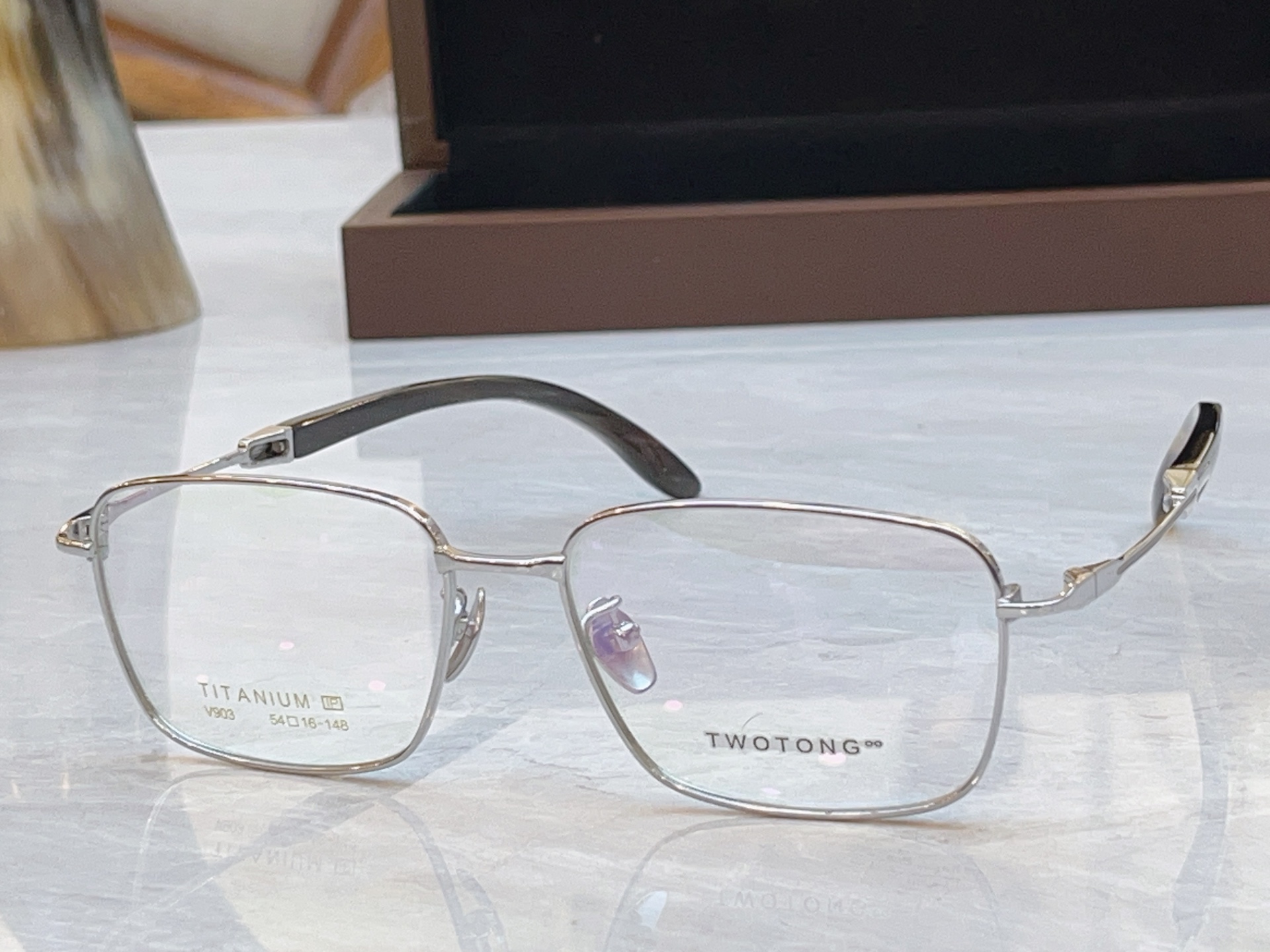 ，【TWOTONG】新款眼镜架，MODEL：V903，SIZE：54口16-148，钛框 牛角镜腿✨【配木盒+袋+牛角护
