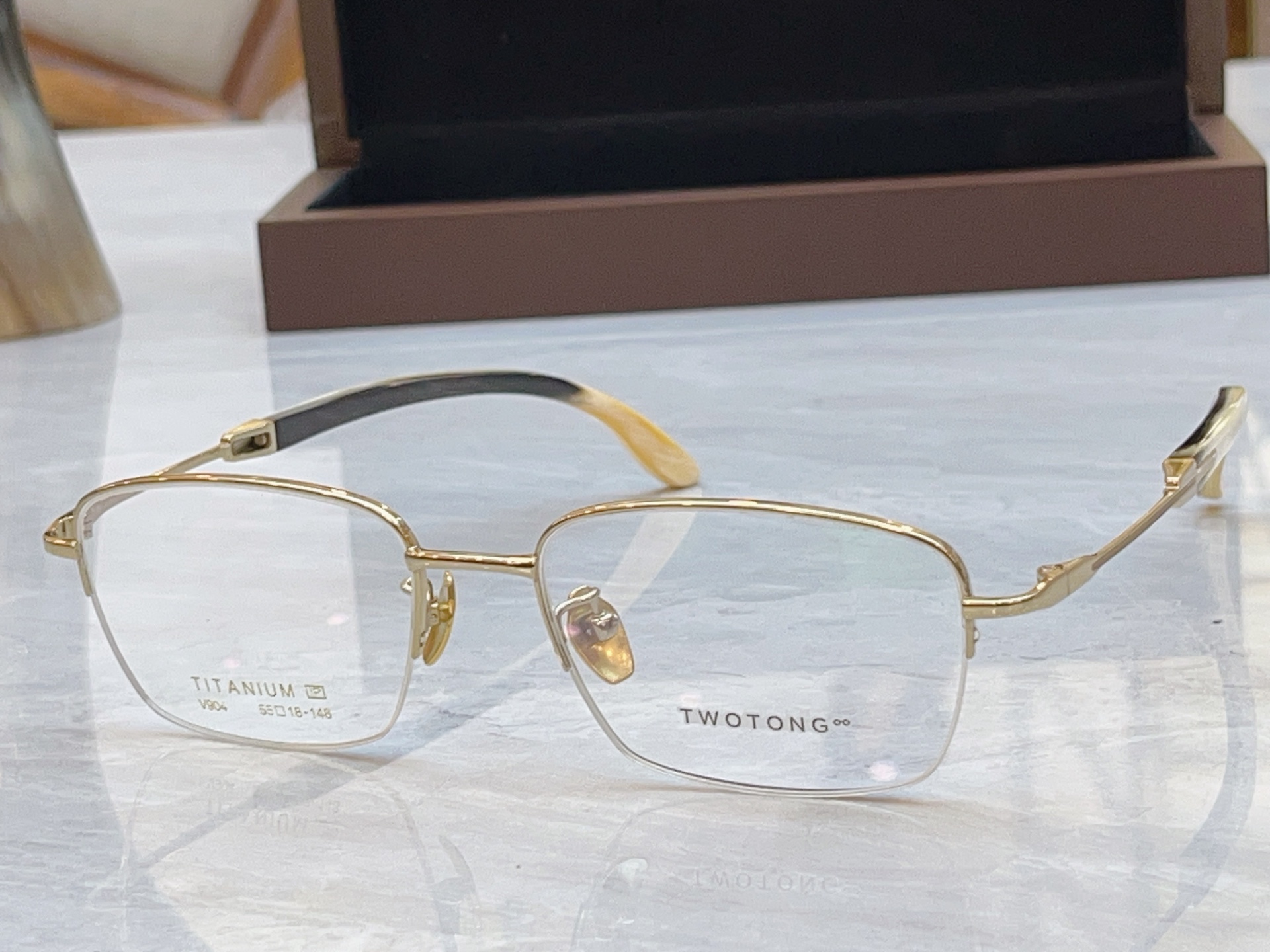 ，【TWOTONG】新款眼镜架，MODEL：V904，SIZE：55口18-148，钛框 牛角镜腿✨【配木盒+袋+牛角护