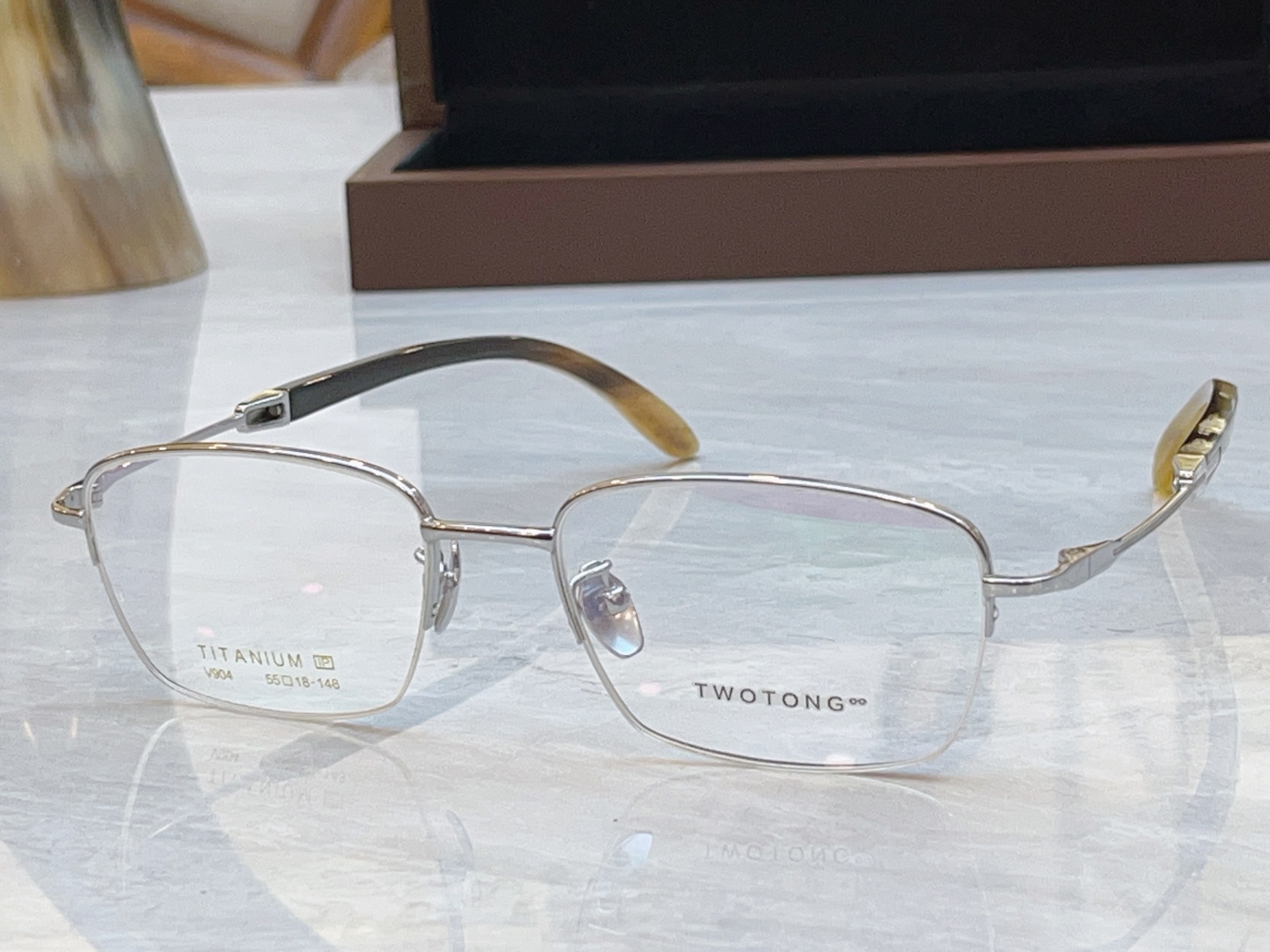 ，【TWOTONG】新款眼镜架，MODEL：V904，SIZE：55口18-148，钛框 牛角镜腿✨【配木盒+袋+牛角护
