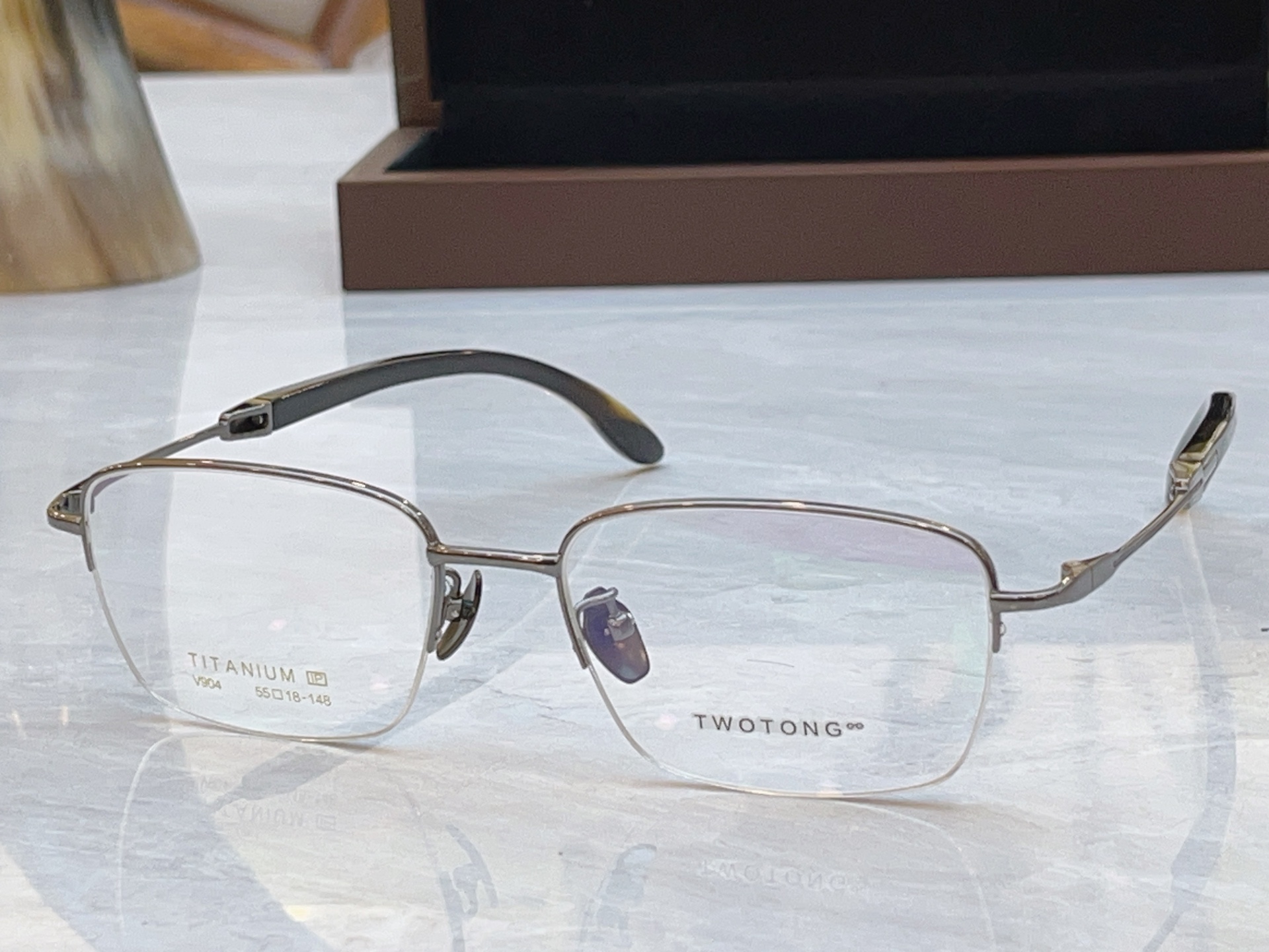 ，【TWOTONG】新款眼镜架，MODEL：V904，SIZE：55口18-148，钛框 牛角镜腿✨【配木盒+袋+牛角护