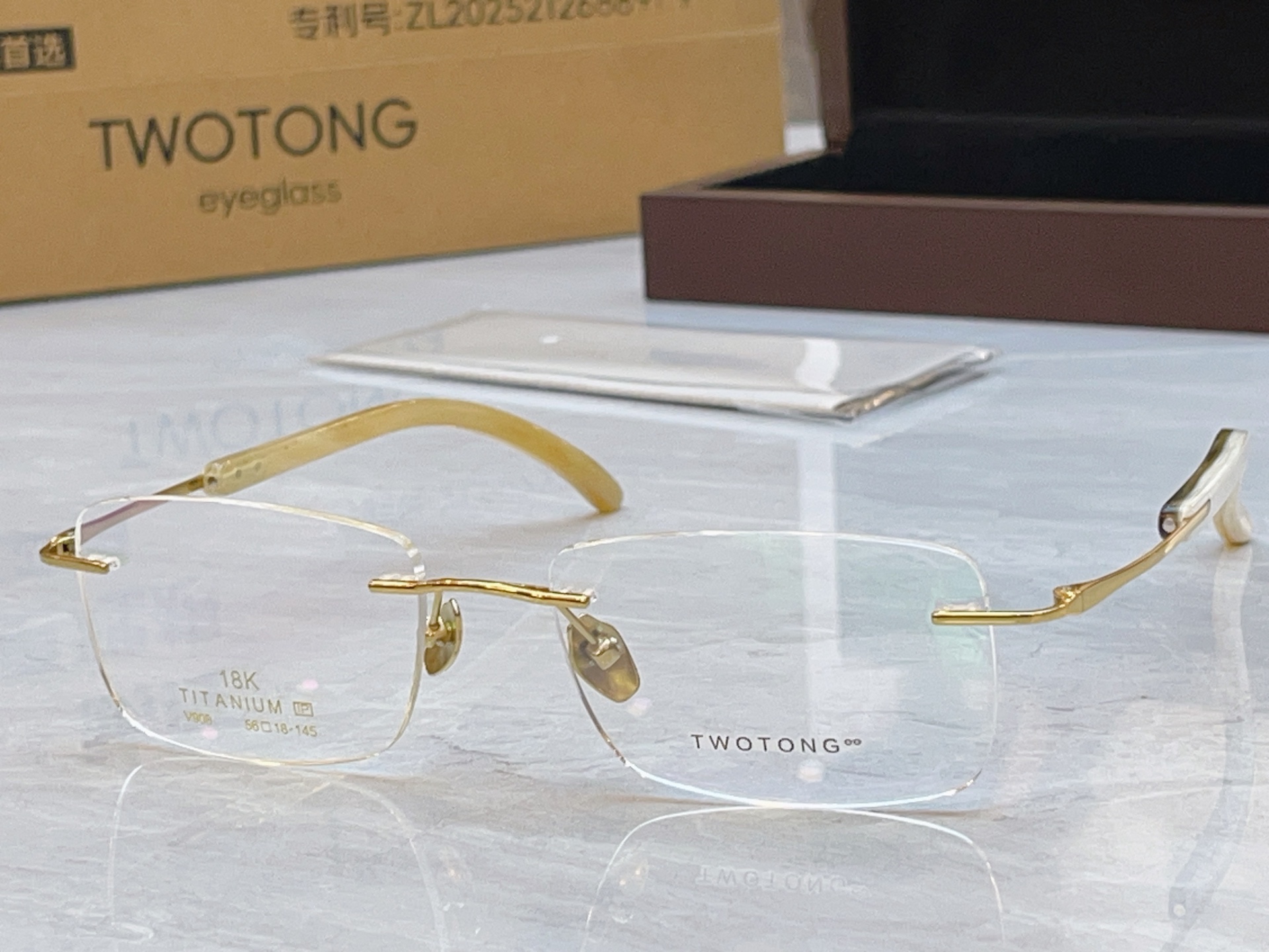 ，【TWOTONG】新款眼镜架，MODEL：V908，SIZE：56口18-145，钛框 牛角镜腿✨【配木盒+袋+牛角护