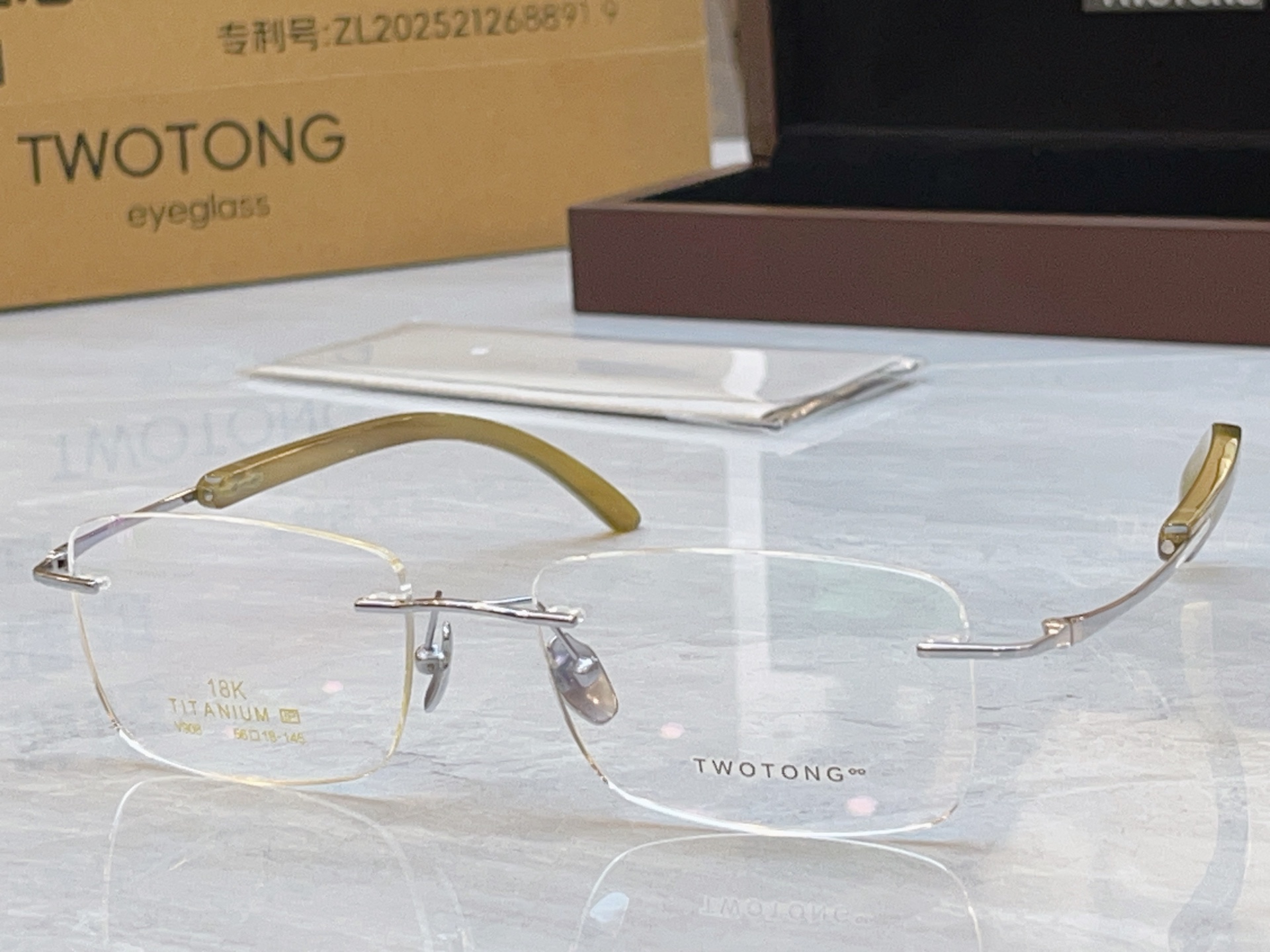 ，【TWOTONG】新款眼镜架，MODEL：V908，SIZE：56口18-145，钛框 牛角镜腿✨【配木盒+袋+牛角护
