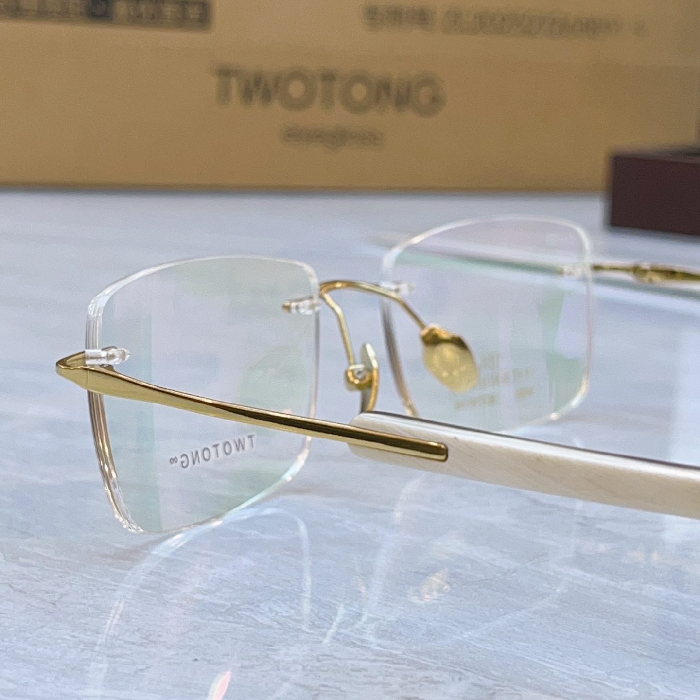 ，【TWOTONG】新款眼镜架，MODEL：V908，SIZE：56口18-145，钛框 牛角镜腿✨【配木盒+袋+牛角护